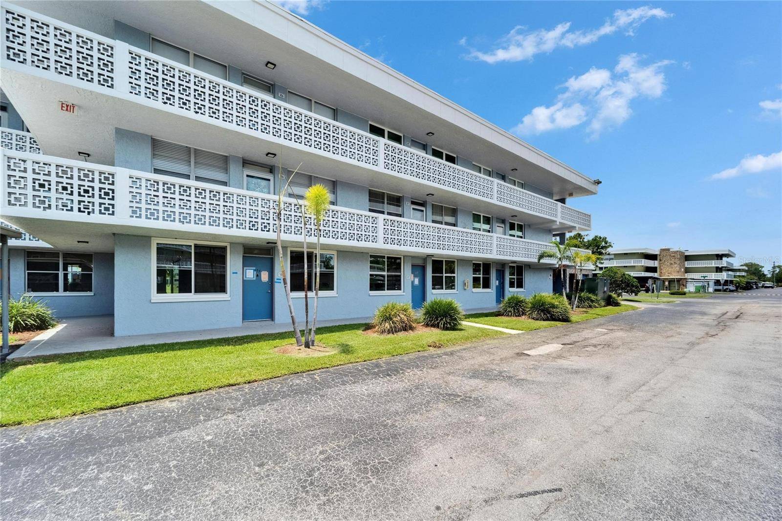 St Petersburg, FL 33703,4895 BAY ST NE #207