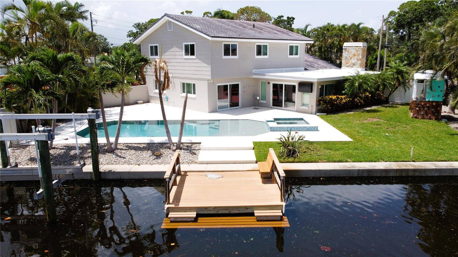 St Petersburg, FL 33703,5101 DOVER ST NE
