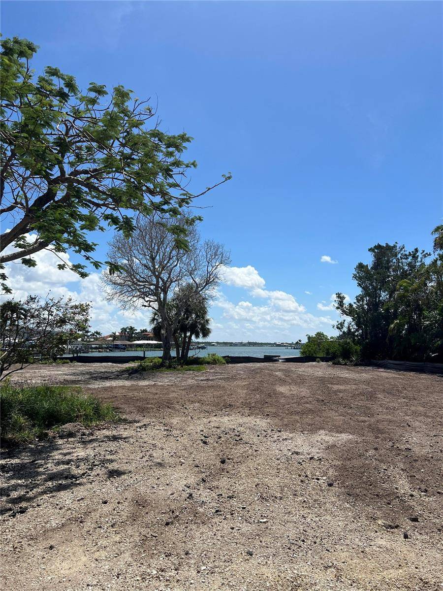 North Redington Beach, FL 33708,175 BATH CLUB BLVD N