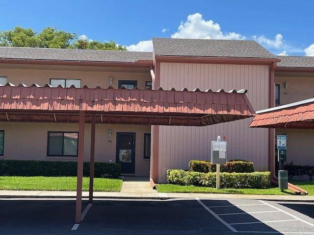 Oldsmar, FL 34677,110 LAKESIDE CT #110