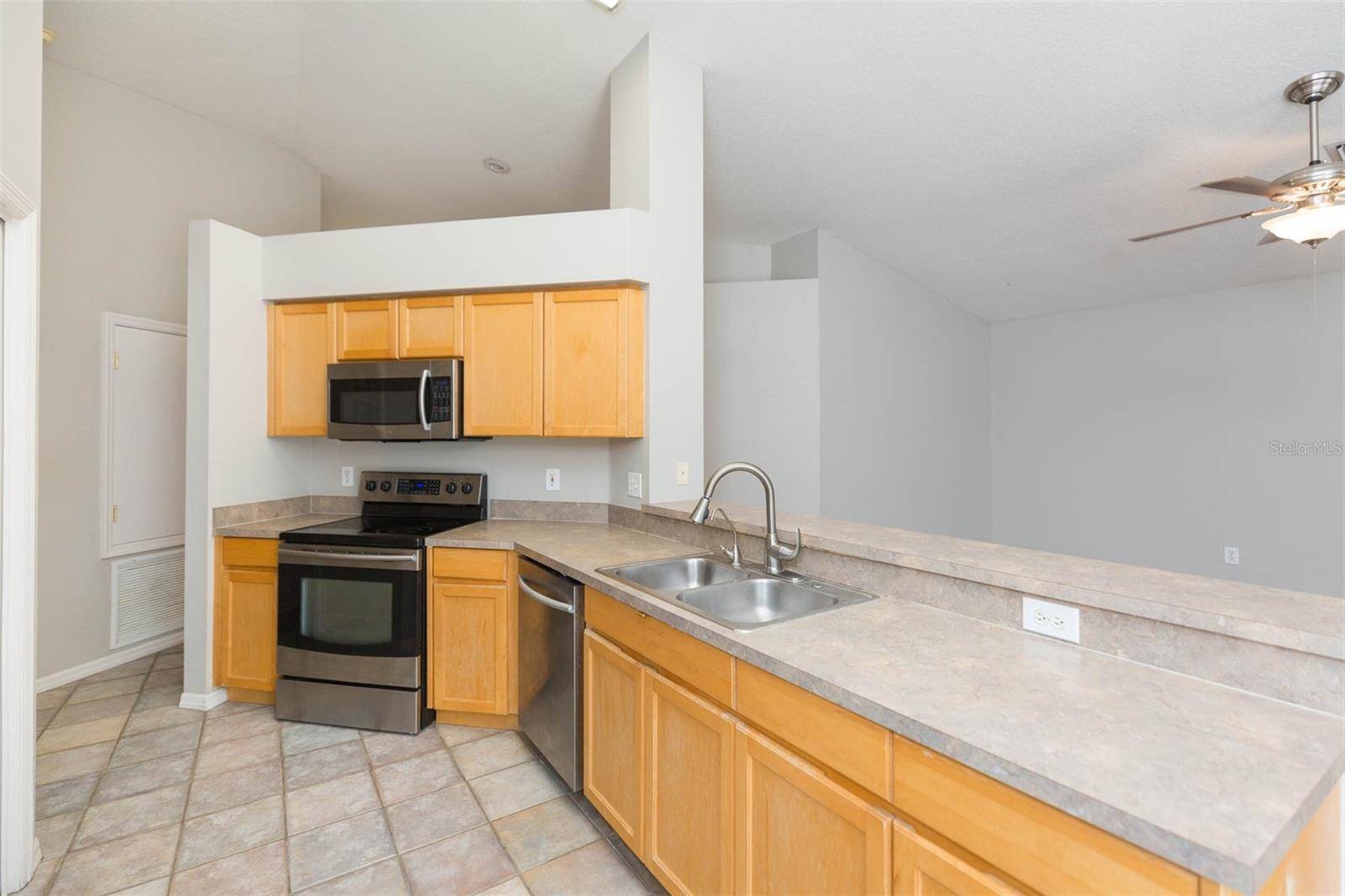 Land O Lakes, FL 34639,4550 ROUNDVIEW CT