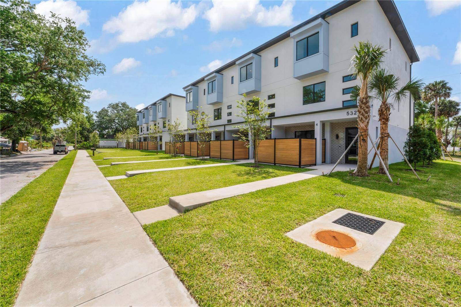 Tampa, FL 33602,532 W PLAZA PL #3
