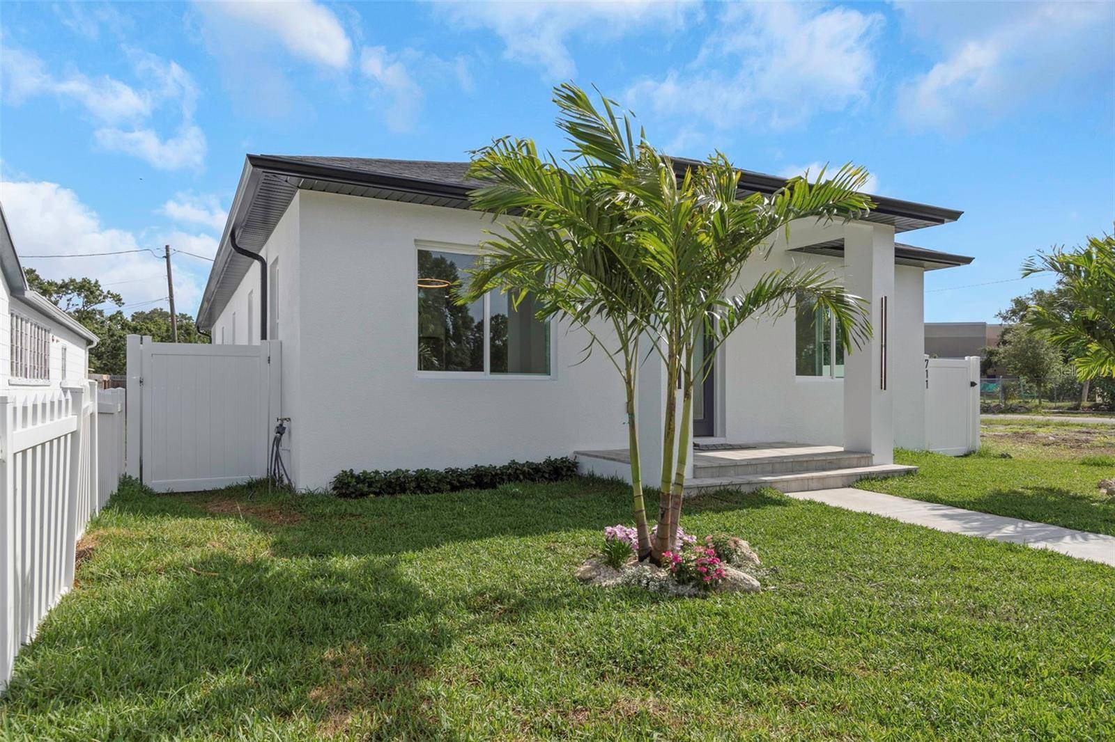 St Petersburg, FL 33705,711 42ND AVE S