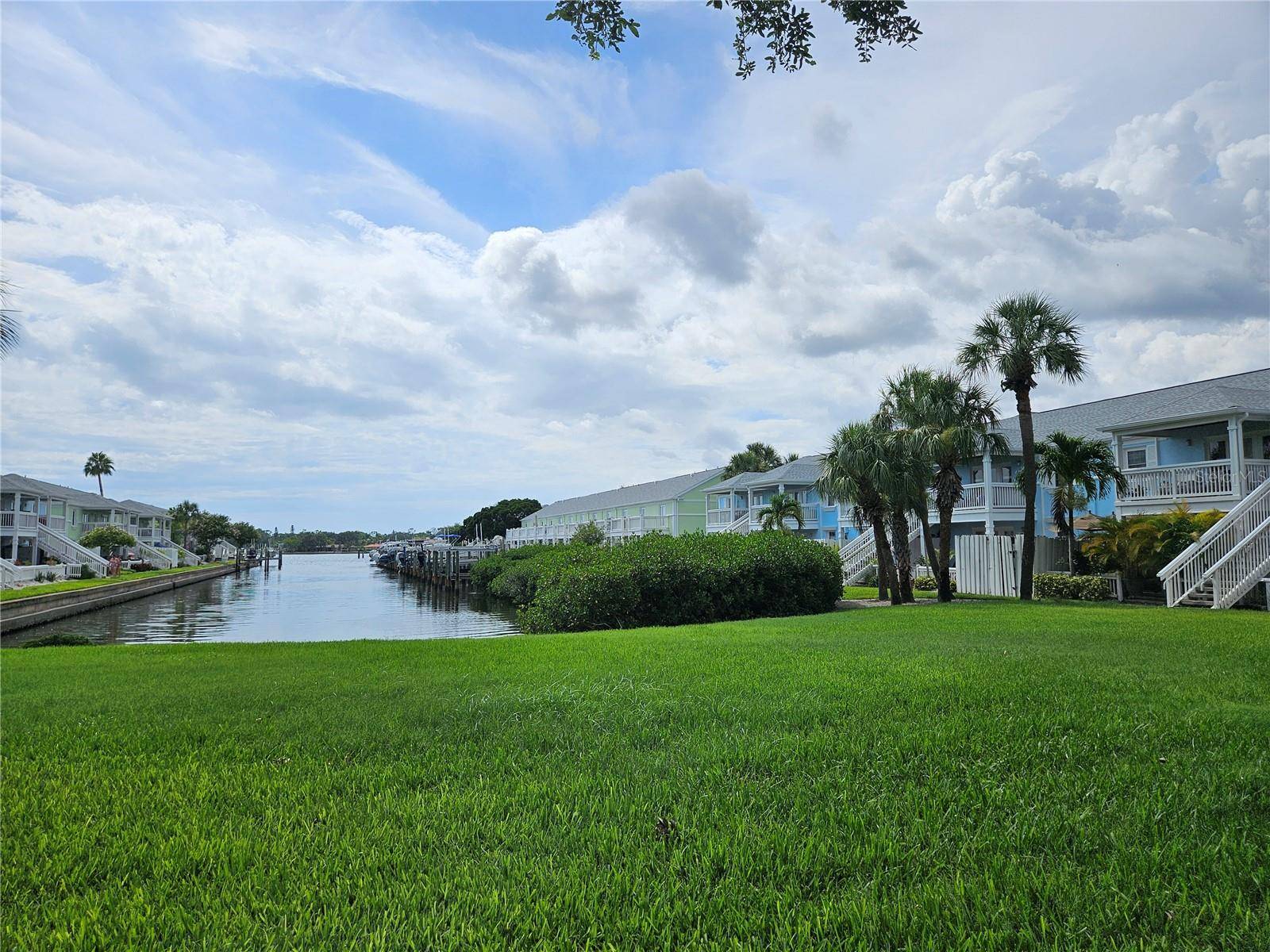 St Petersburg, FL 33705,4985 COBIA DR SE #A