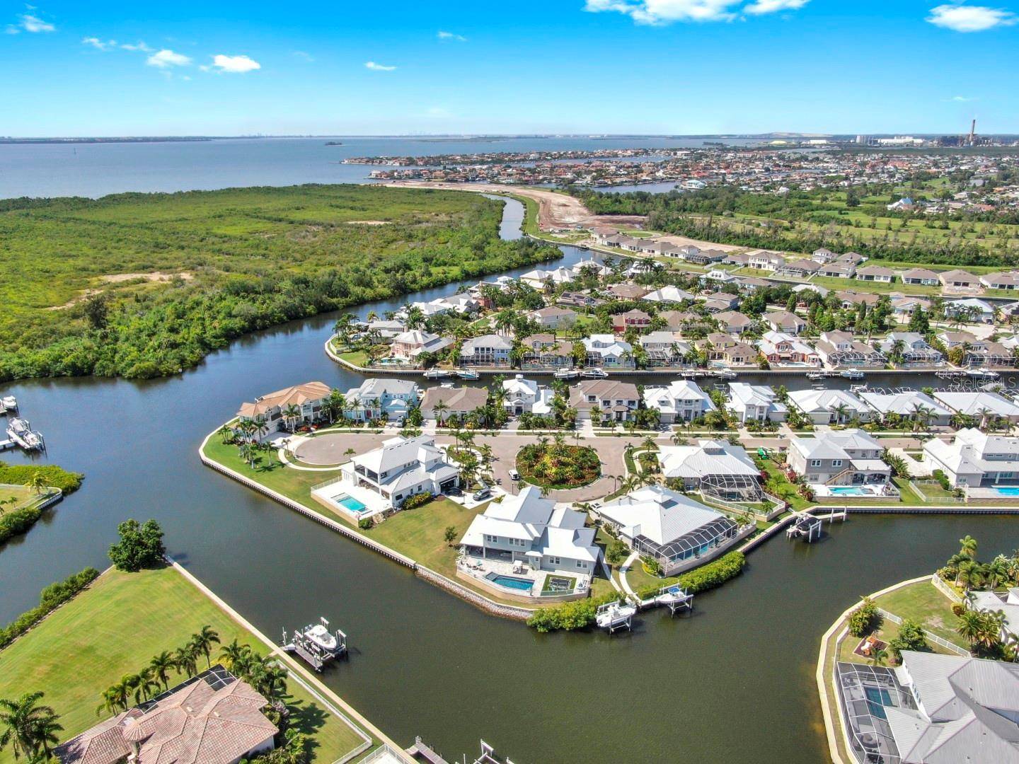 Apollo Beach, FL 33572,718 PINCKNEY DR