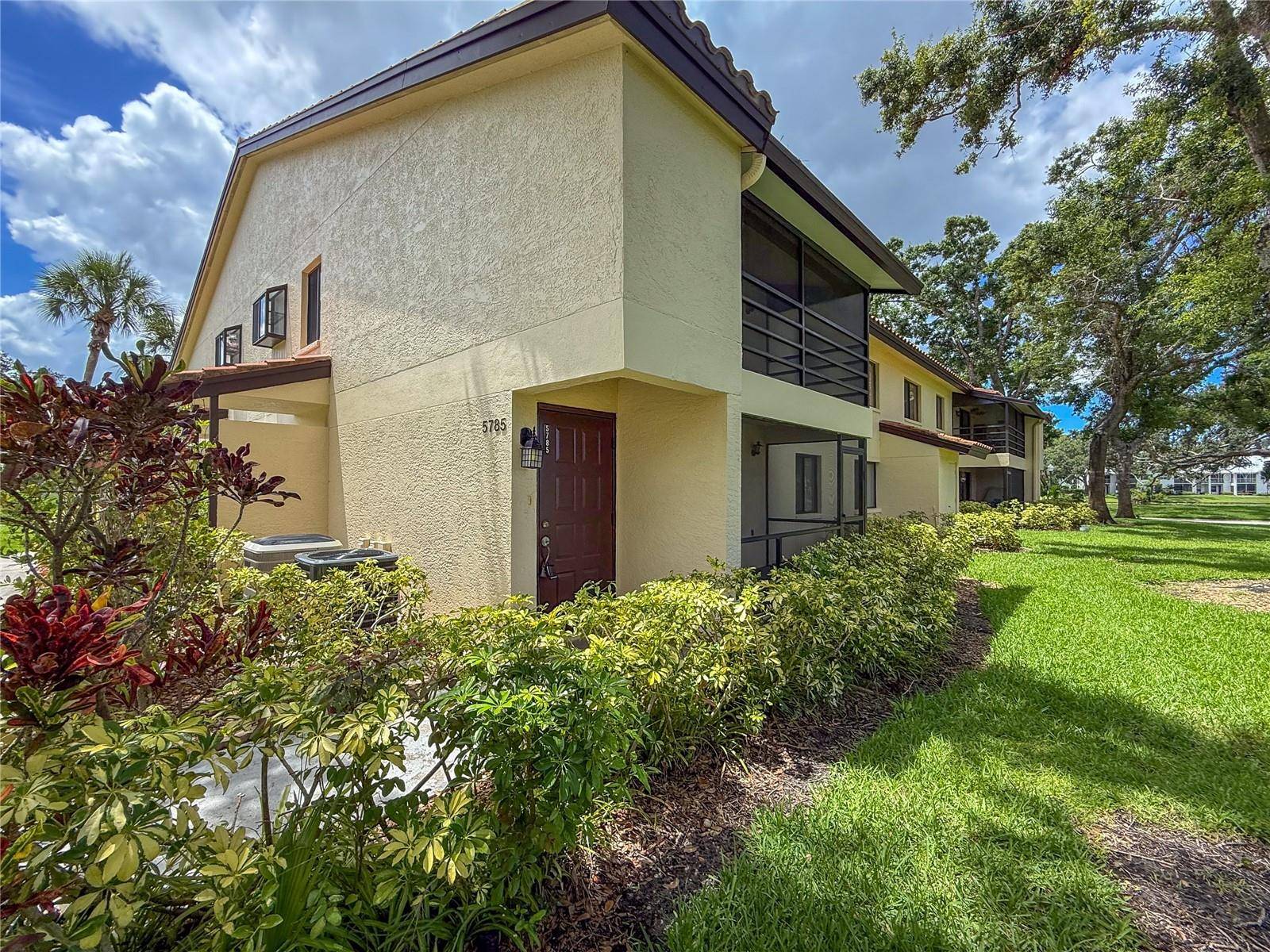 Sarasota, FL 34243,5785 GARDENS DR