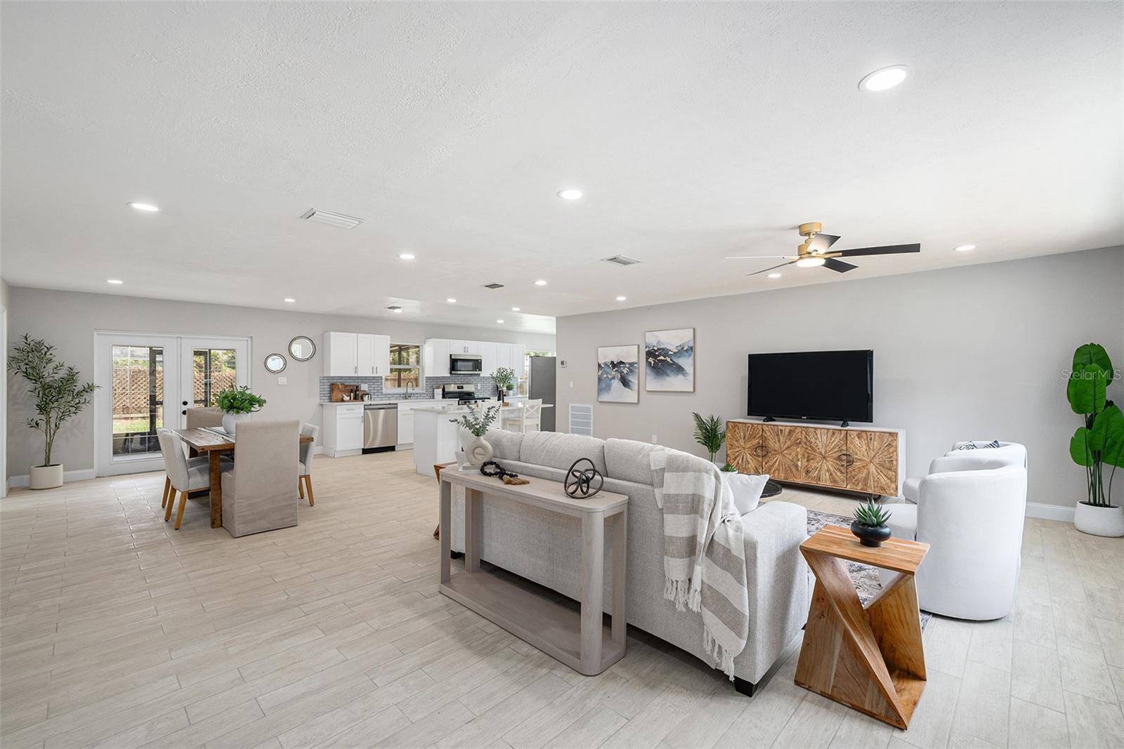 Seffner, FL 33584,2905 FOREST CIR