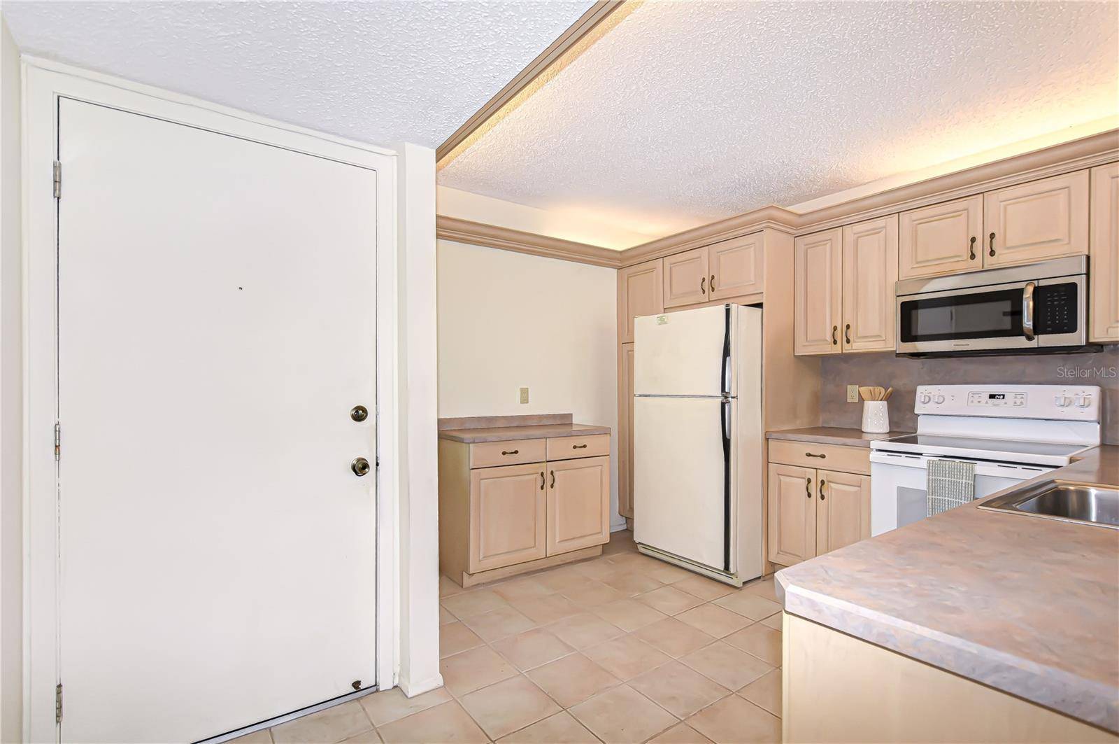Largo, FL 33774,14130 ROSEMARY LN #4215