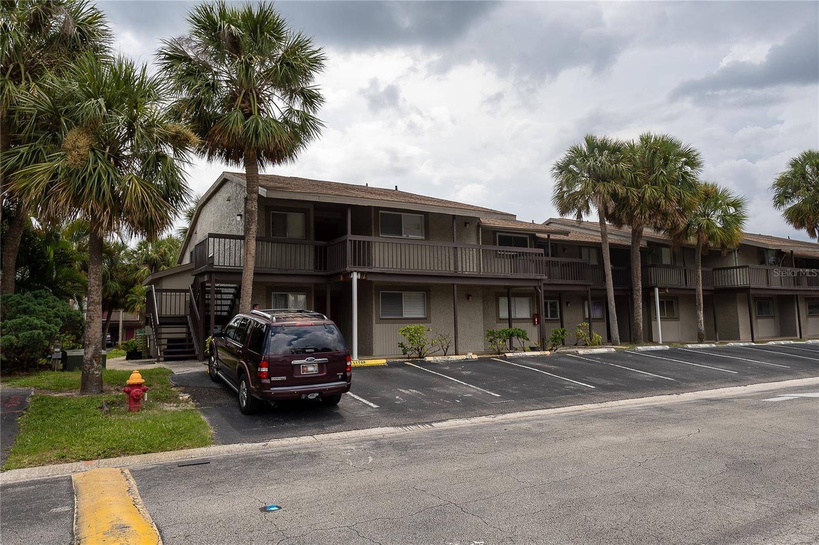 Tampa, FL 33615,6332 NEWTOWN CIR #32B2