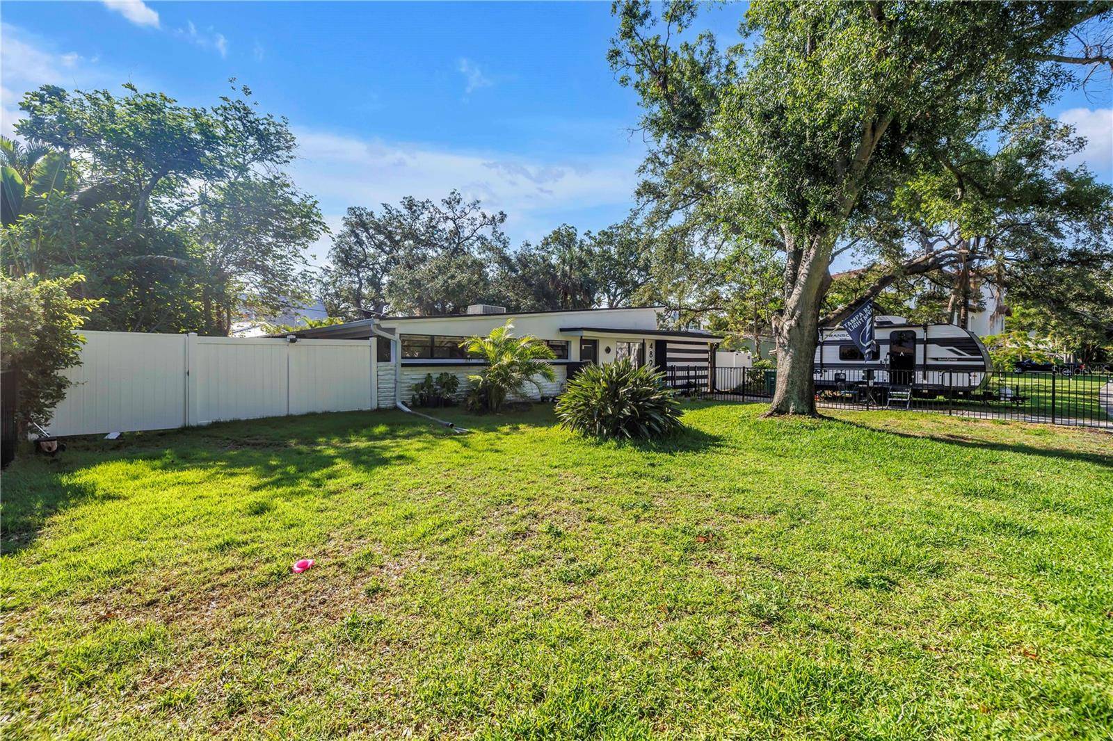 Tampa, FL 33606,489 W DAVIS BLVD