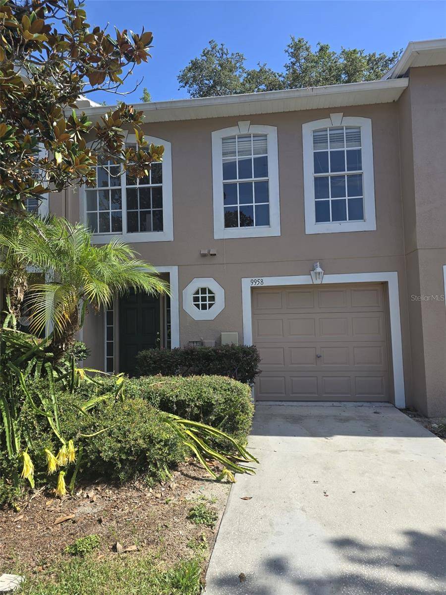 Tampa, FL 33610,9958 ASHBURN LAKE DR
