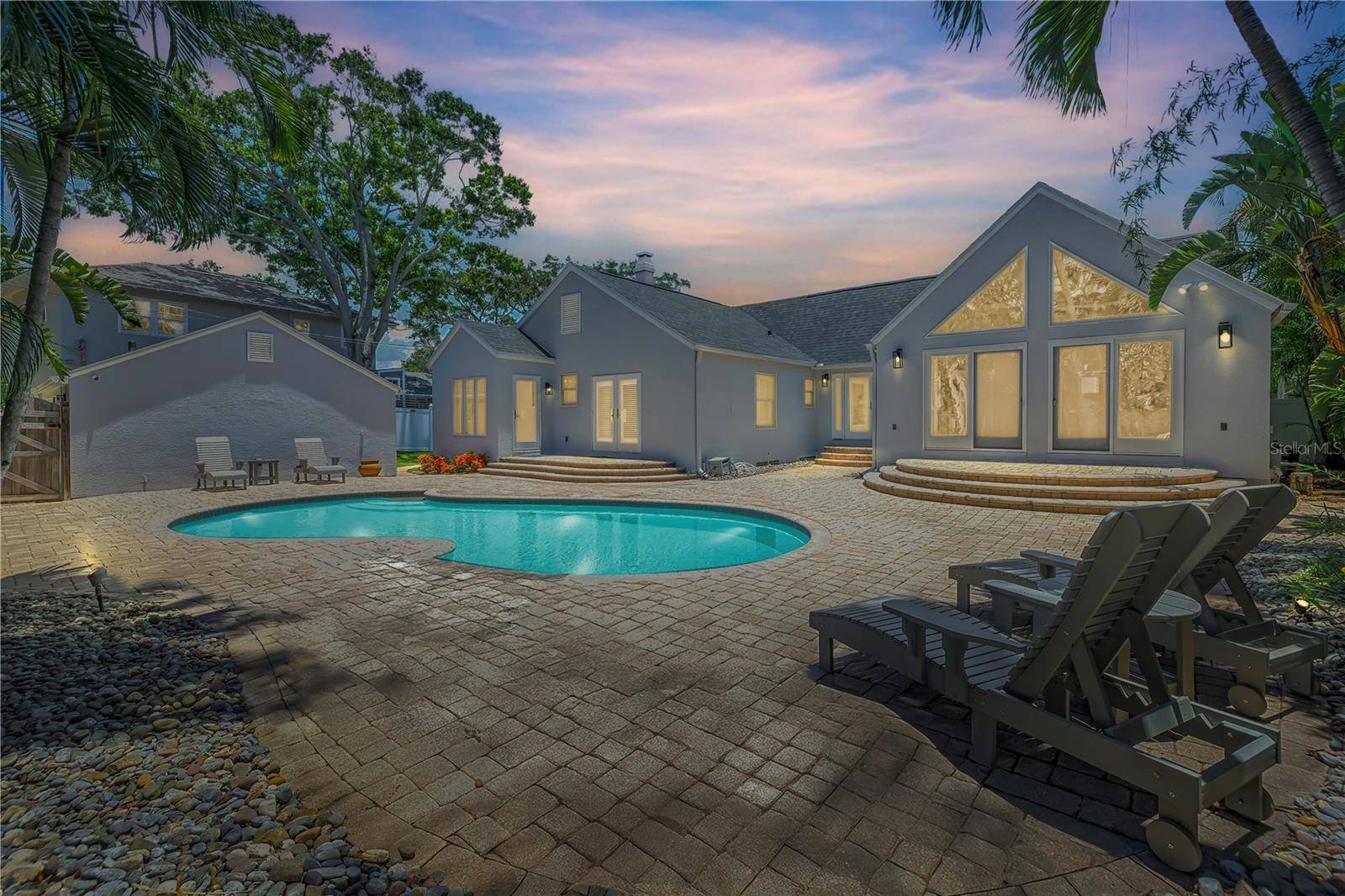 St Petersburg, FL 33704,555 21ST AVE NE