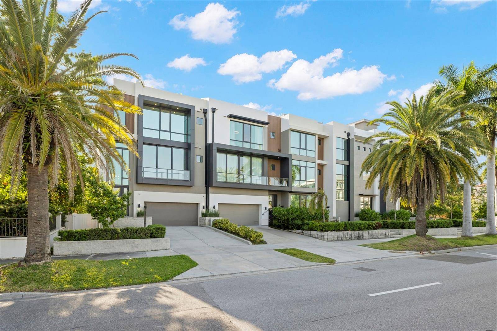 Tampa, FL 33606,98 W DAVIS BLVD