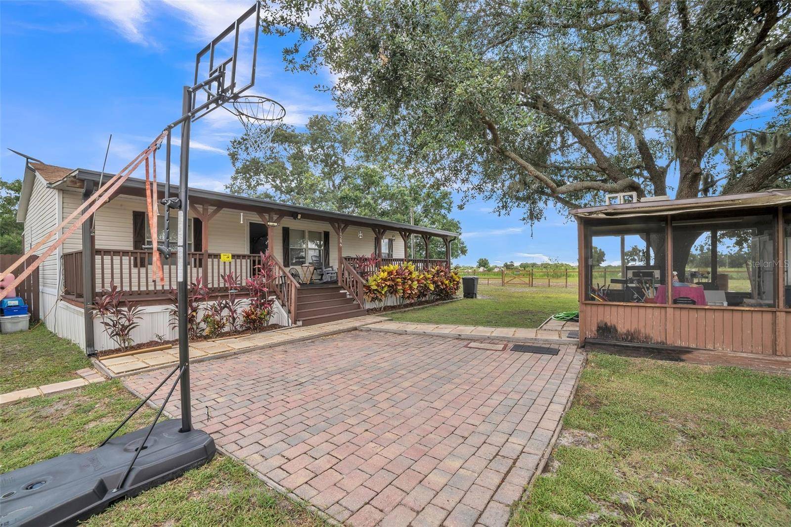 Okeechobee, FL 34972,18286 NW 262ND ST