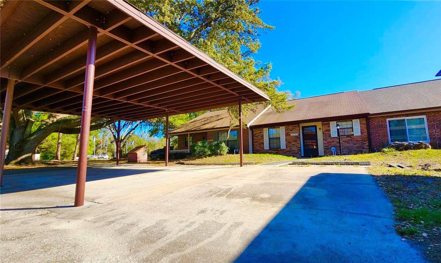 Dade City, FL 33523,35140 WHISPERING OAKS BLVD