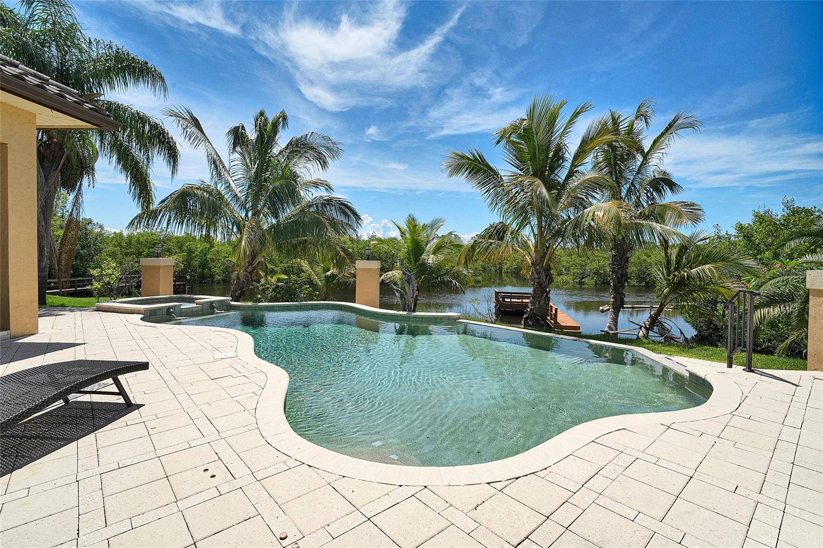 Seminole, FL 33777,8707 SILVERTHORN RD