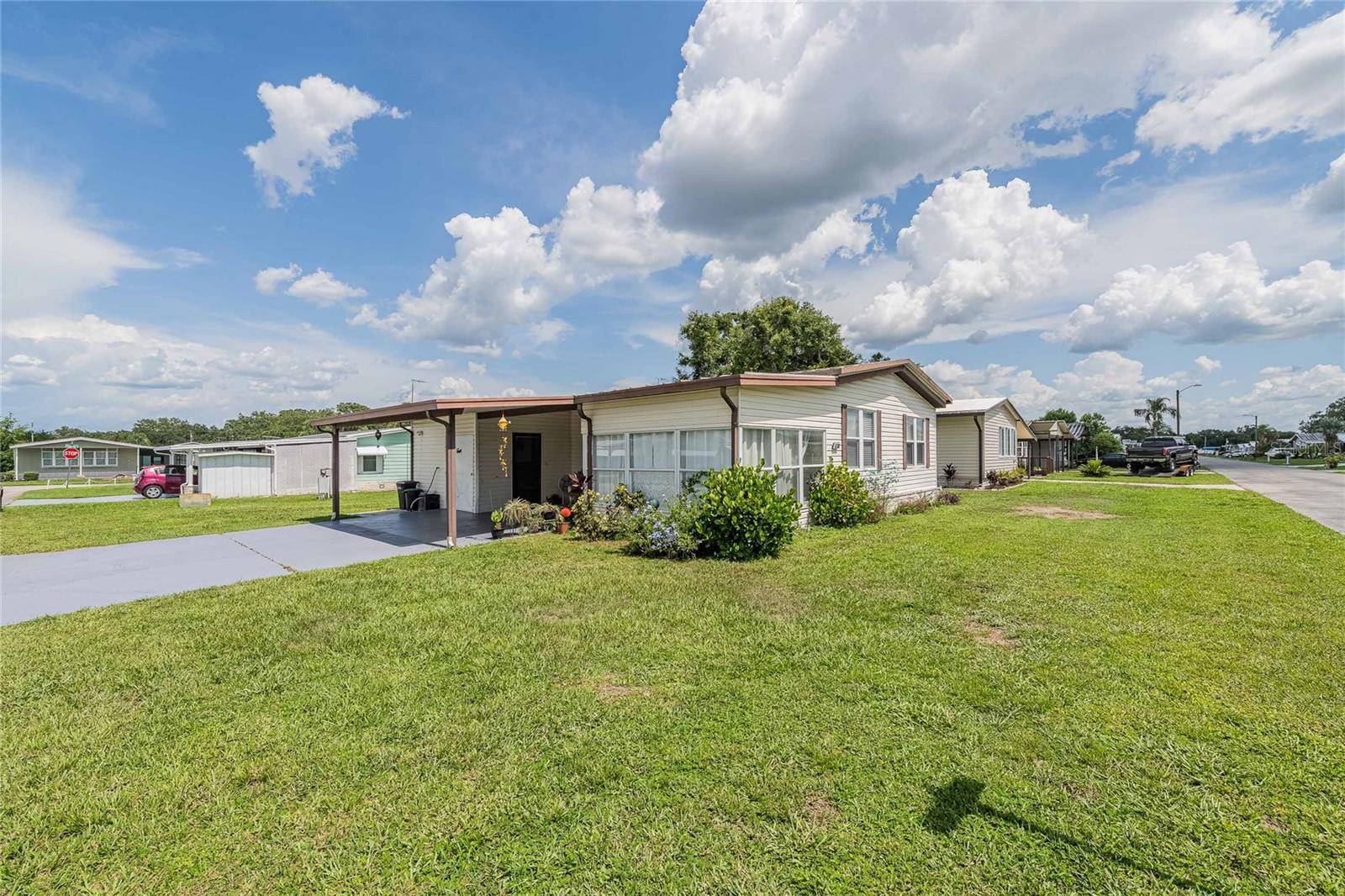 Zephyrhills, FL 33542,5706 BENTON ST