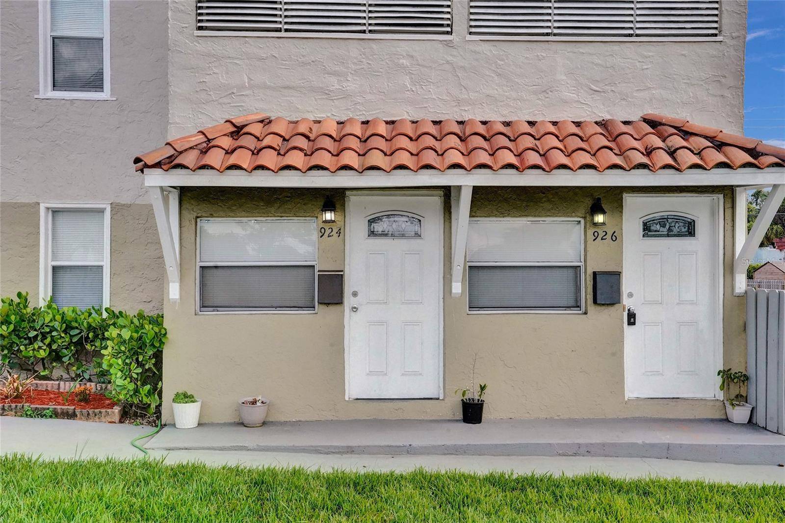 West Palm Beach, FL 33405,924 MCINTOSH ST