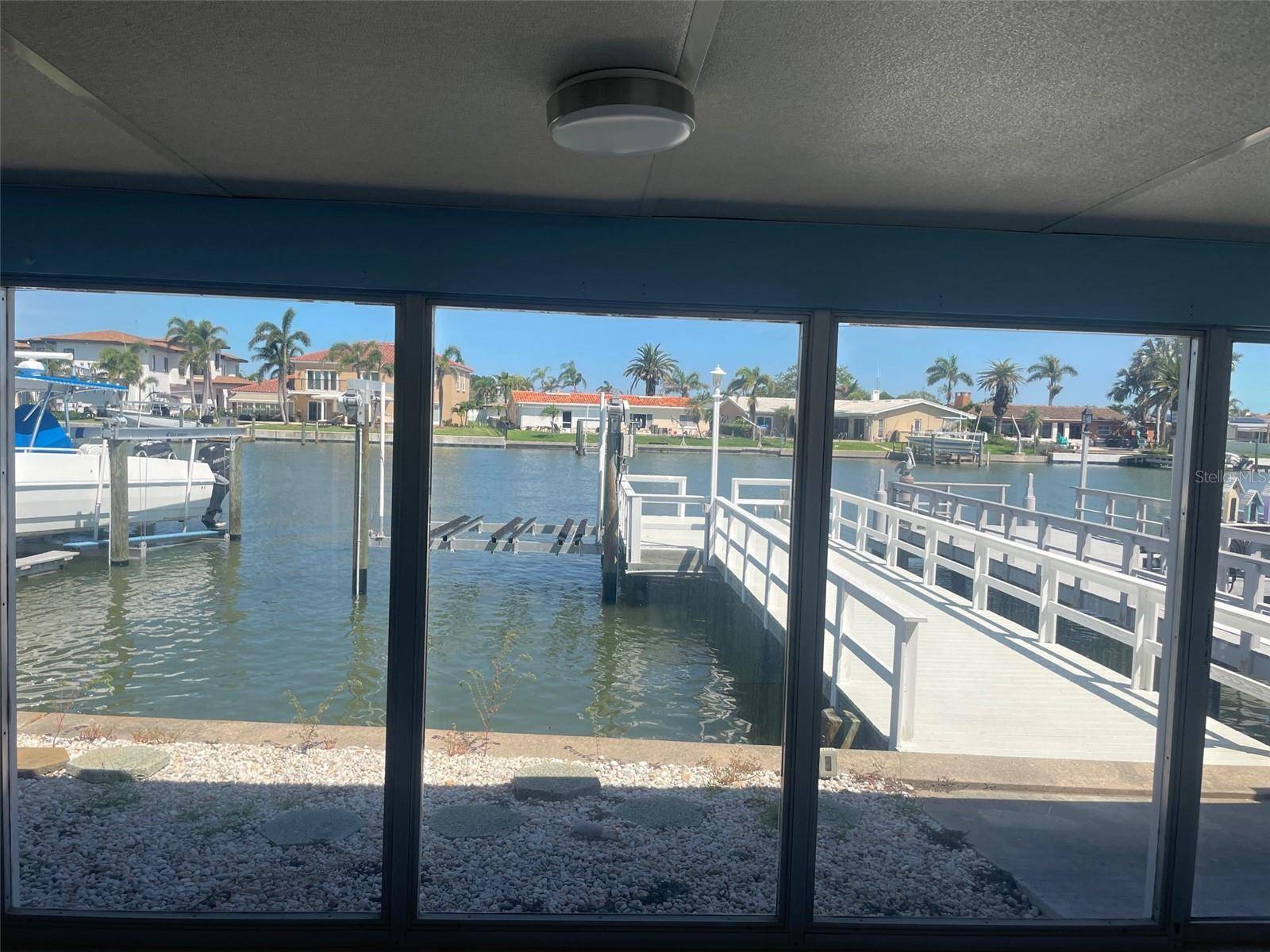 St Petersburg, FL 33708,587 BOCA CIEGA POINT BLVD N