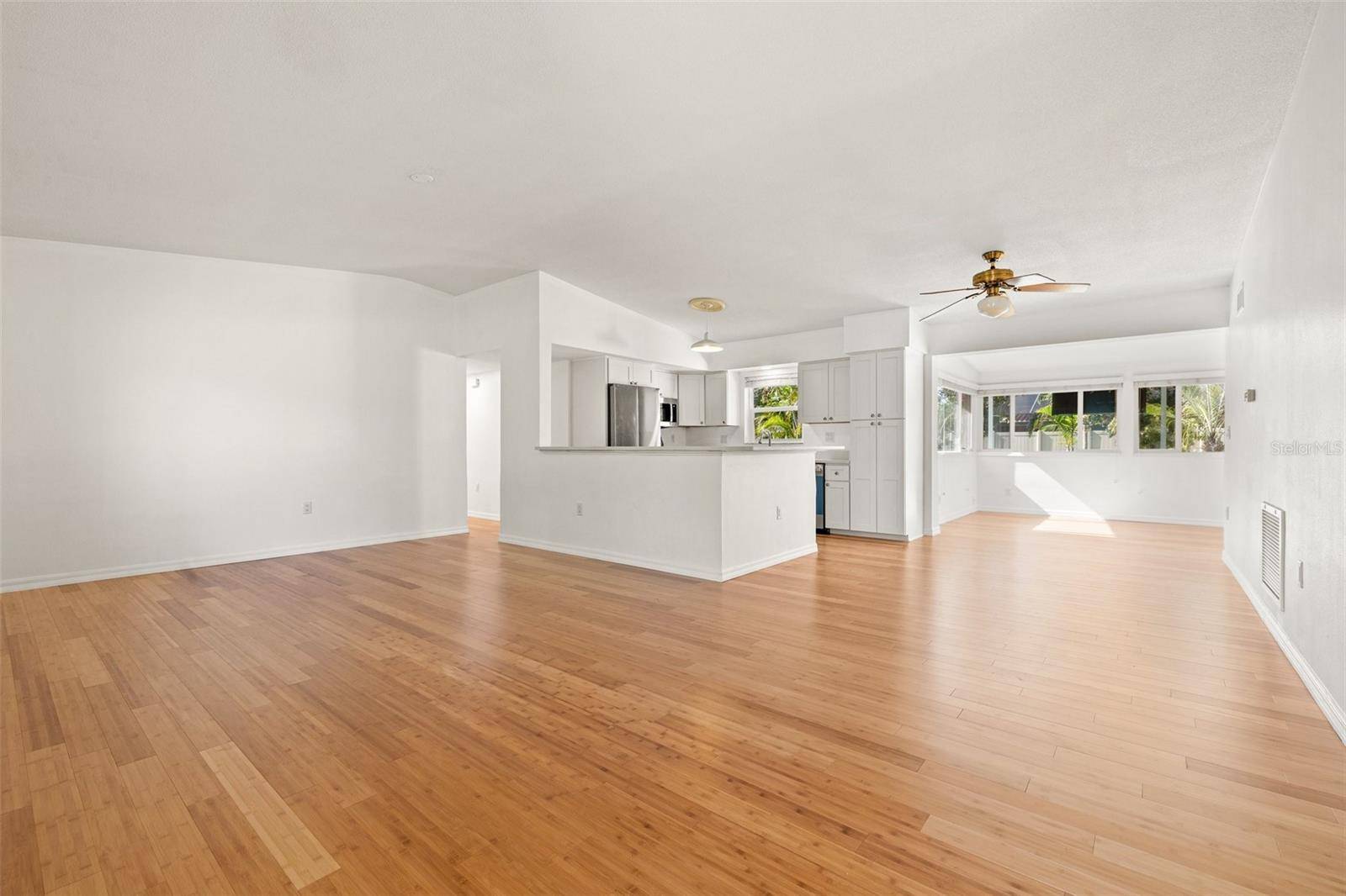 St Petersburg, FL 33703,1084 39TH AVE NE