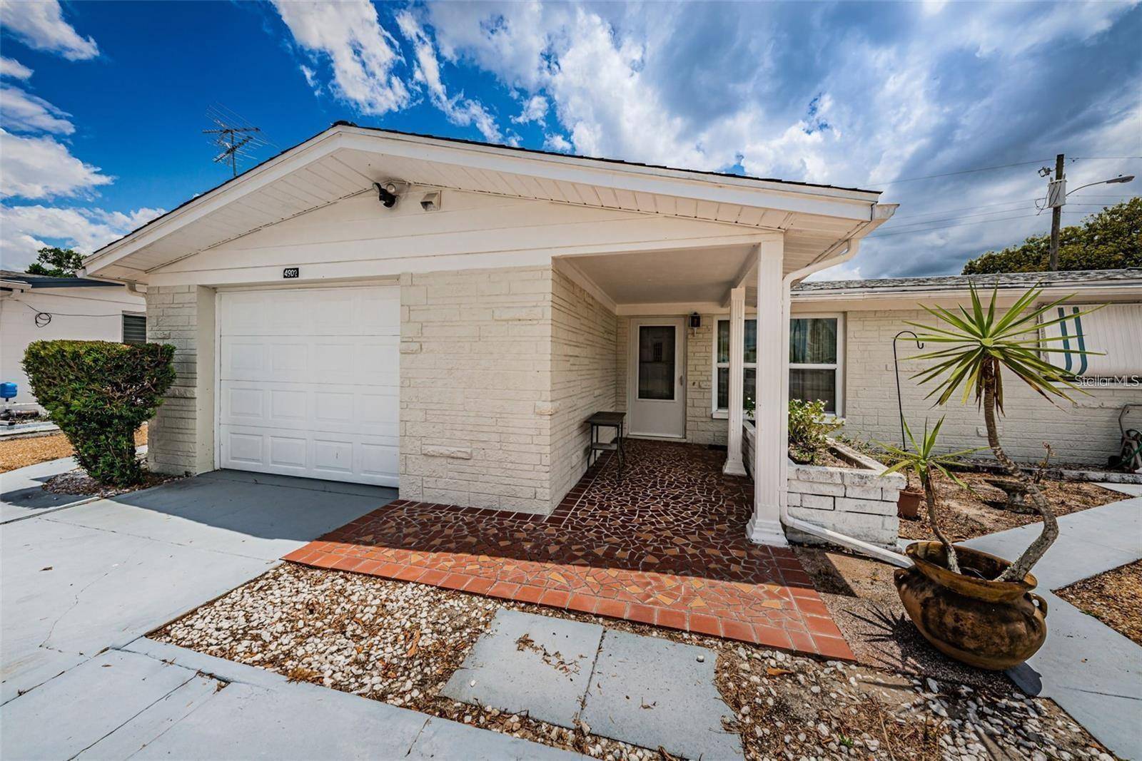 Holiday, FL 34690,4902 VISION AVE