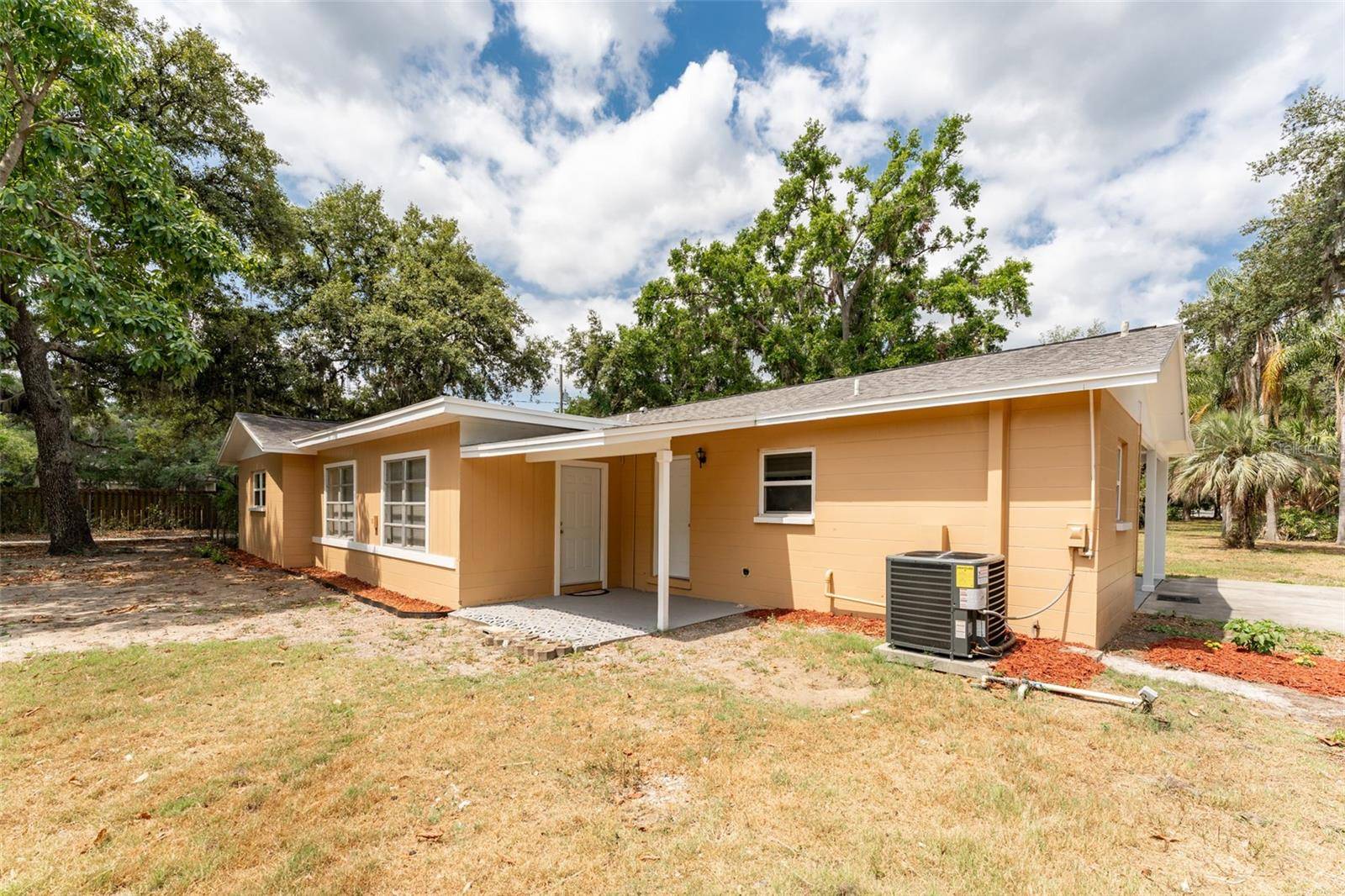 Valrico, FL 33596,4323 CULBREATH RD #B