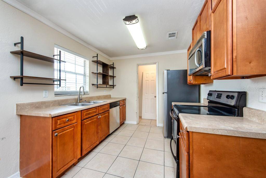Largo, FL 33771,200 COUNTRY CLUB DR #1402