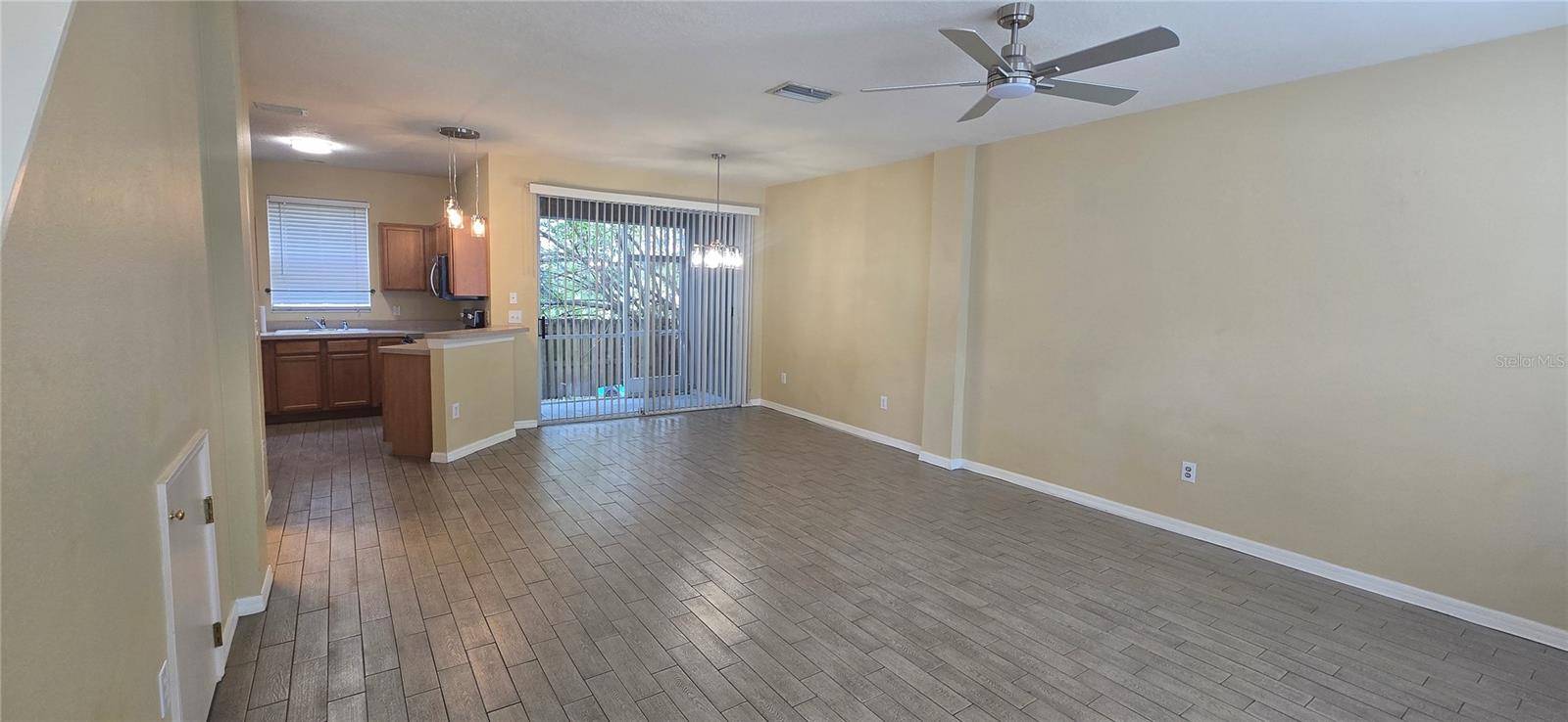 Seffner, FL 33584,11012 BLACK SWAN CT