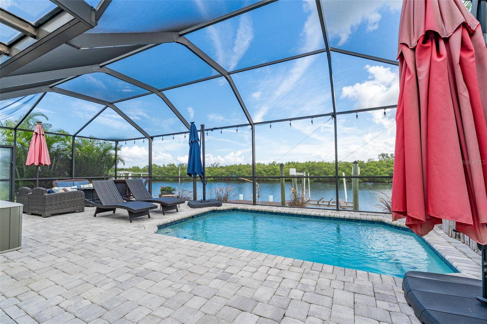 Apollo Beach, FL 33572,909 SILVER PALM WAY