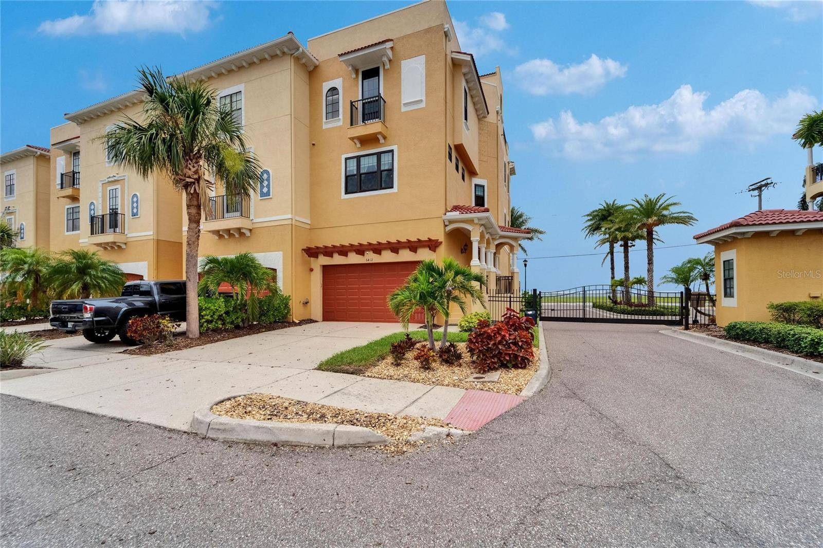 Apollo Beach, FL 33572,6412 MAYRA SHORES LN