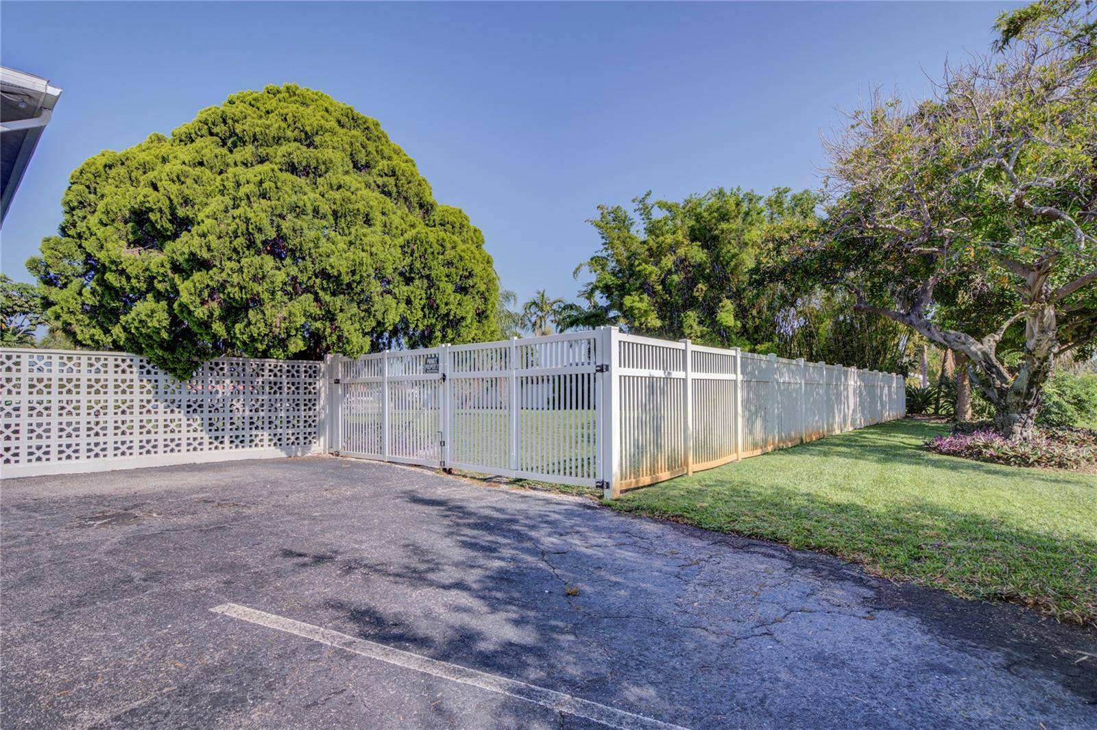 St Petersburg, FL 33711,3717 46TH AVE S #11
