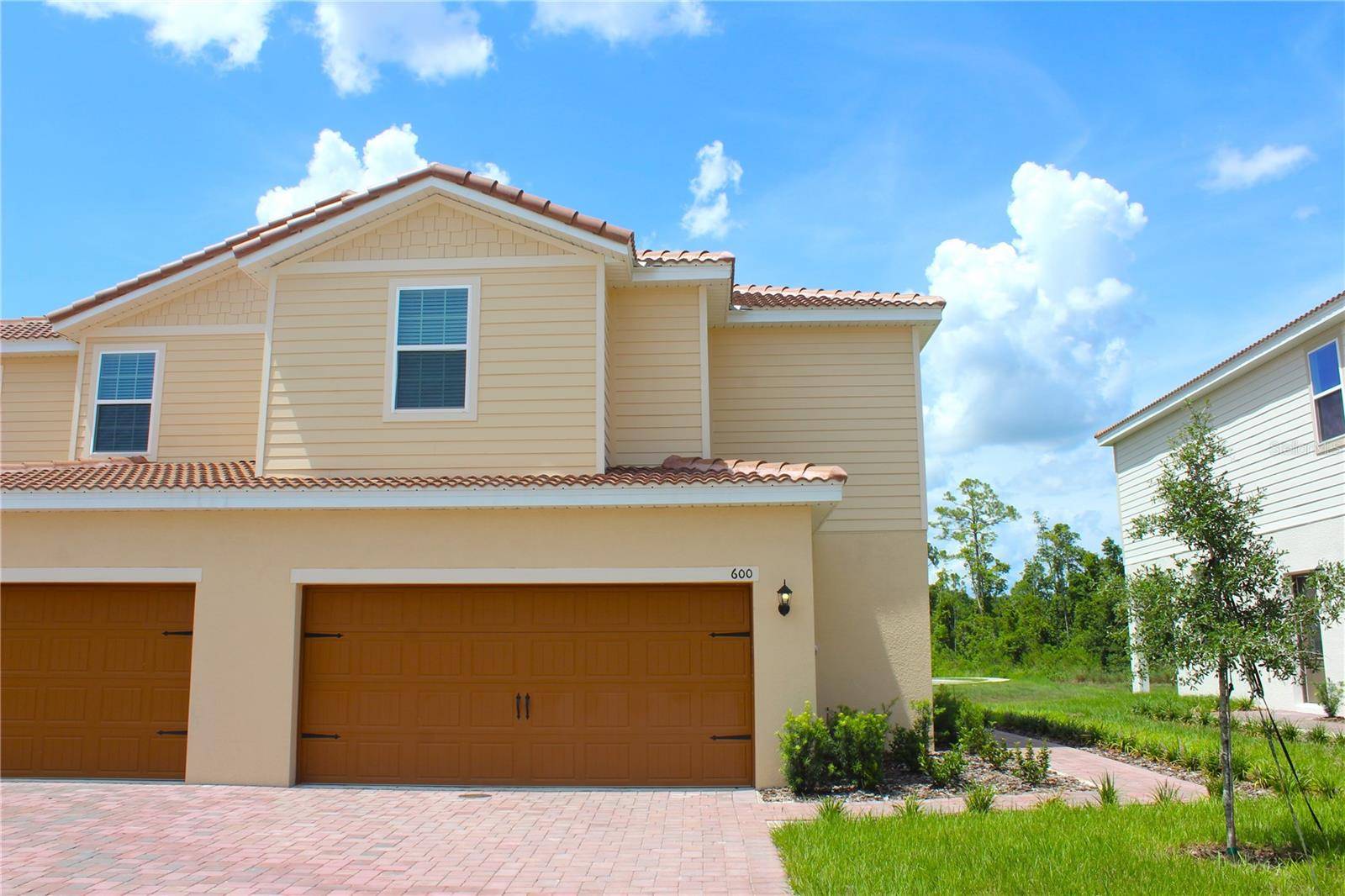 Poinciana, FL 34759,600 BAY LEAF DR