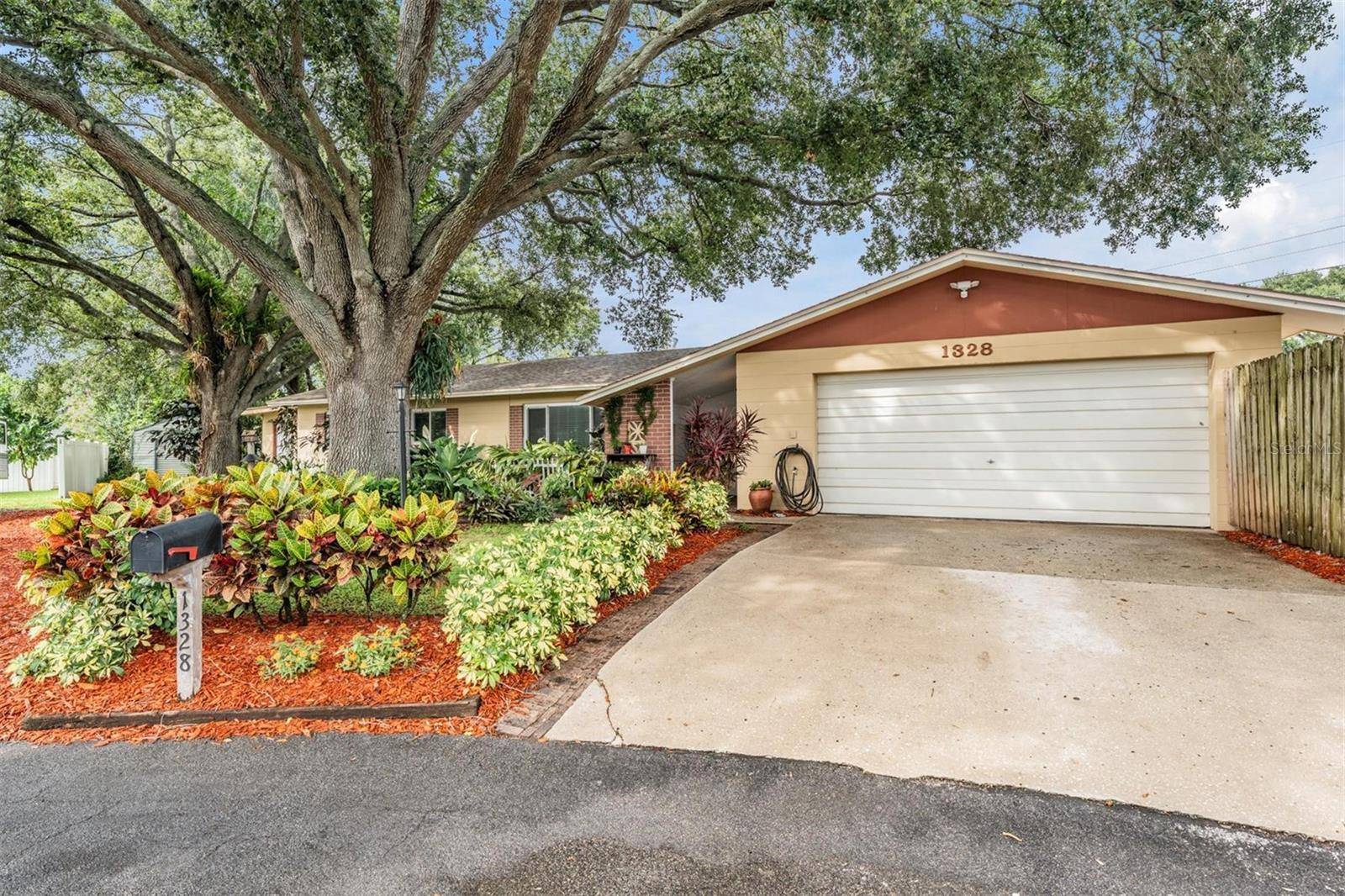 Lakeland, FL 33813,1328 GLENVIEW LN