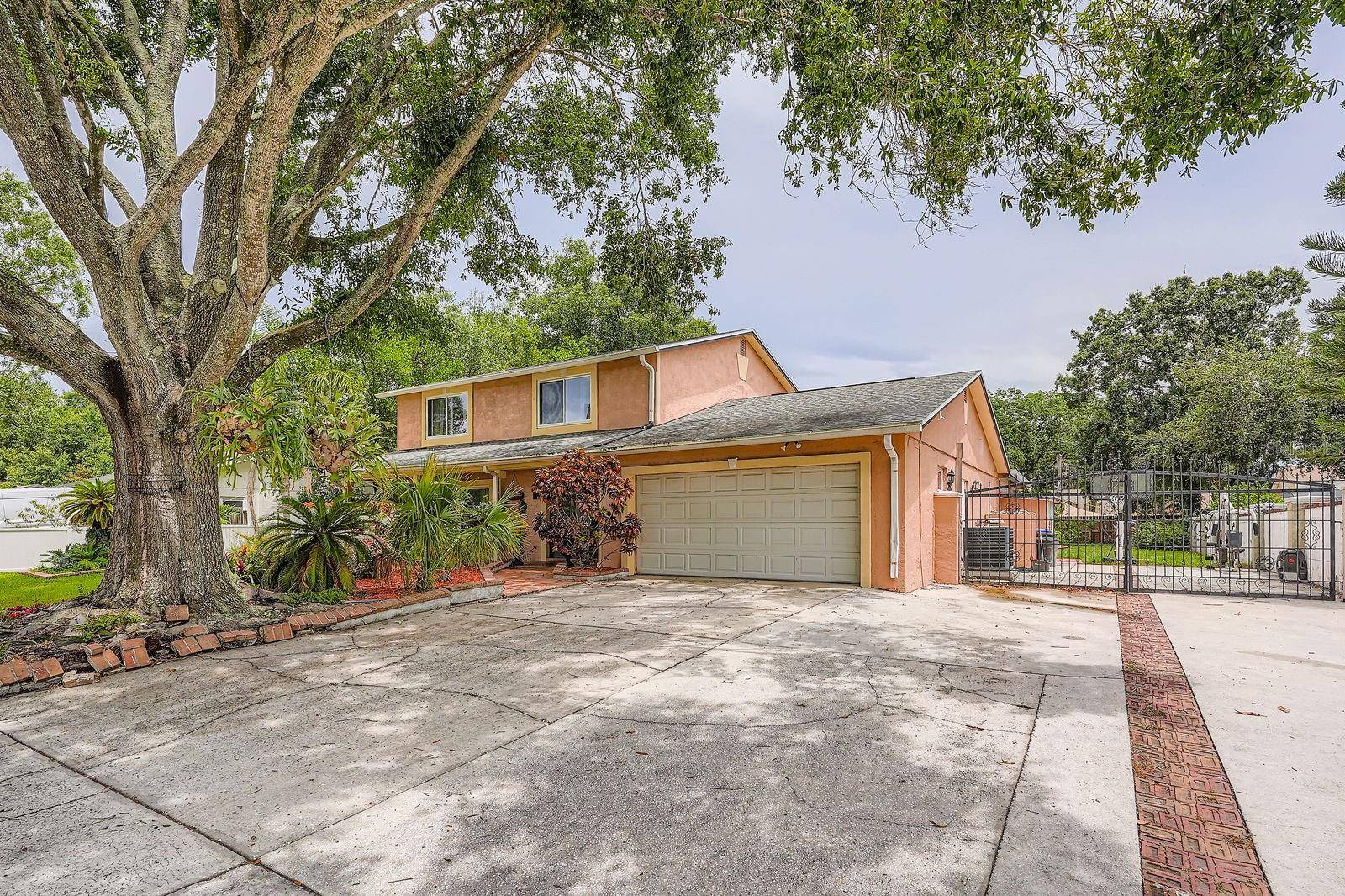 Tampa, FL 33613,15508 WETSTONE DR