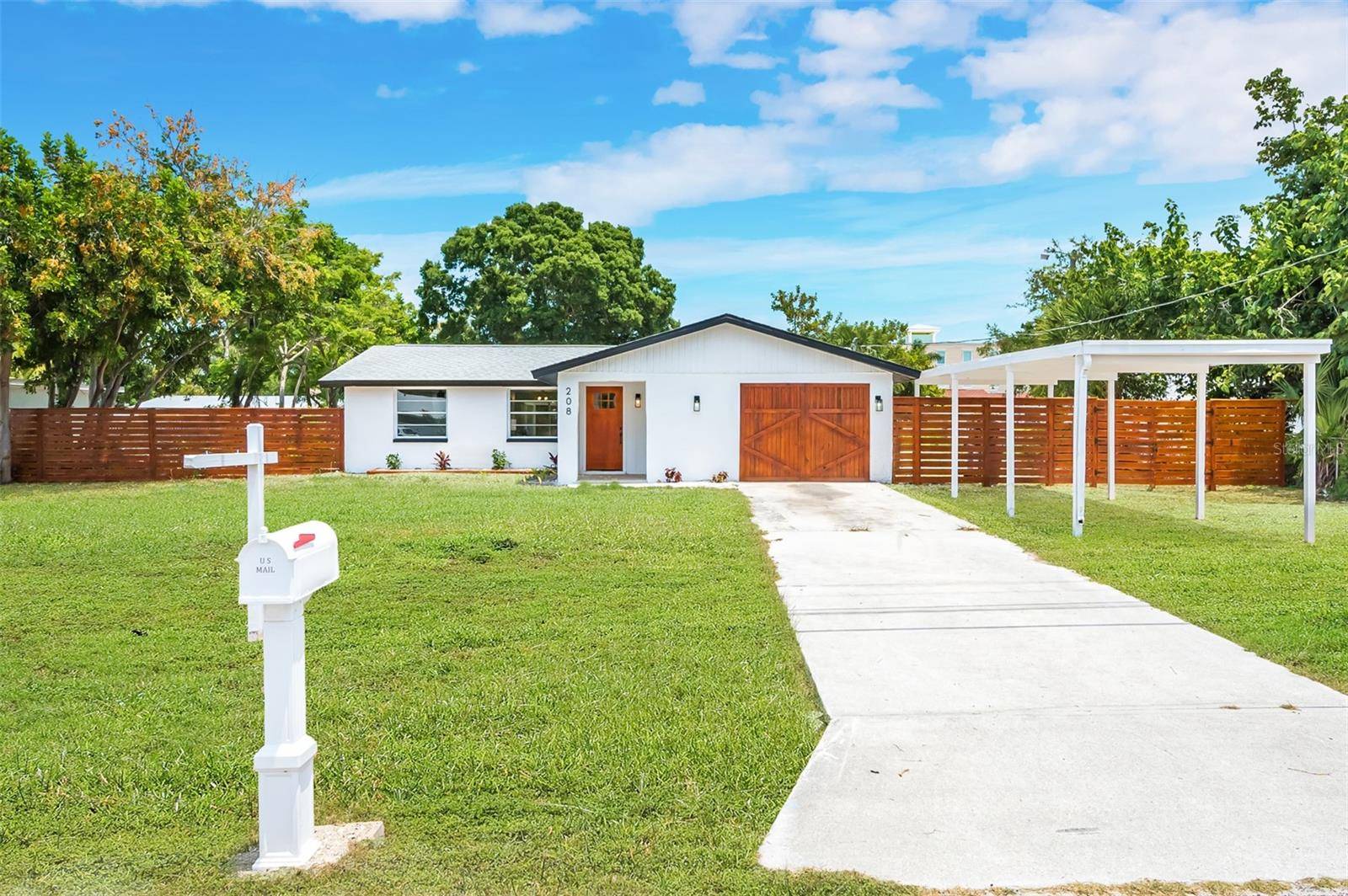 Nokomis, FL 34275,208 PALMETTO RD W