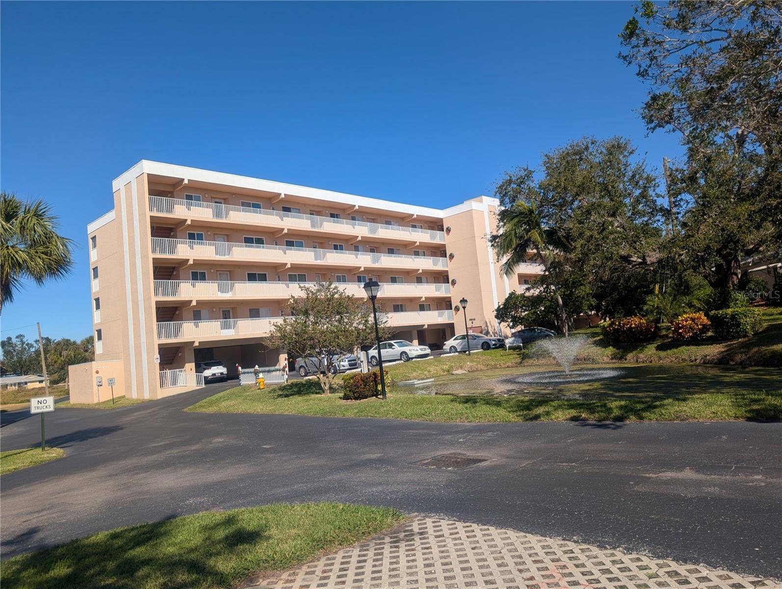Seminole, FL 33776,9510 HARBOR GREENS WAY #406