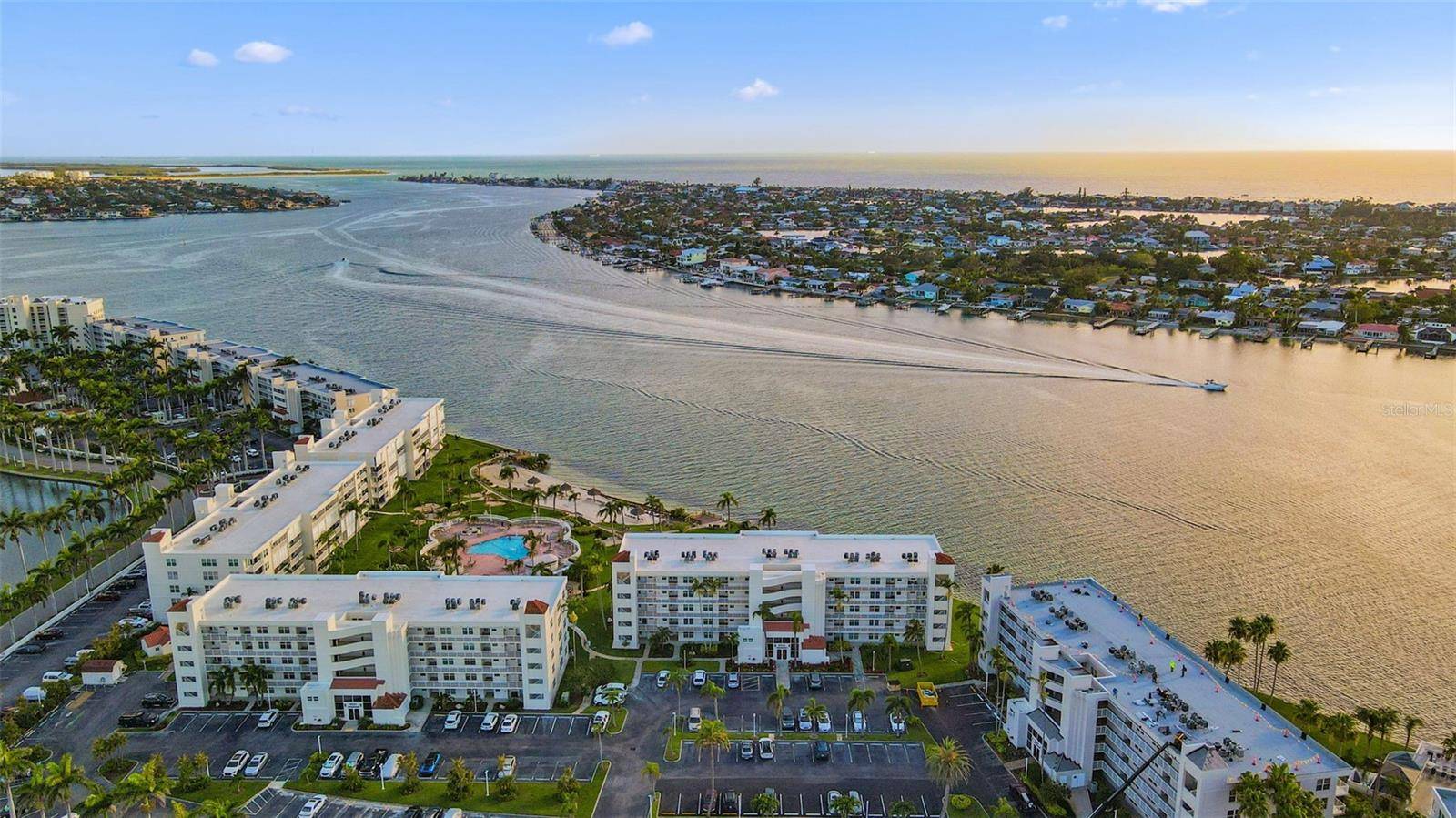 St Petersburg, FL 33715,6001 BAHIA DEL MAR CIR #325