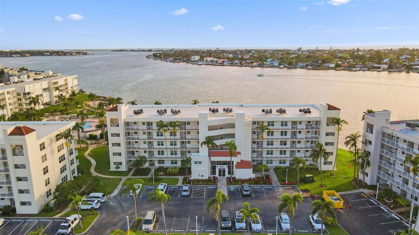St Petersburg, FL 33715,6001 BAHIA DEL MAR CIR #325