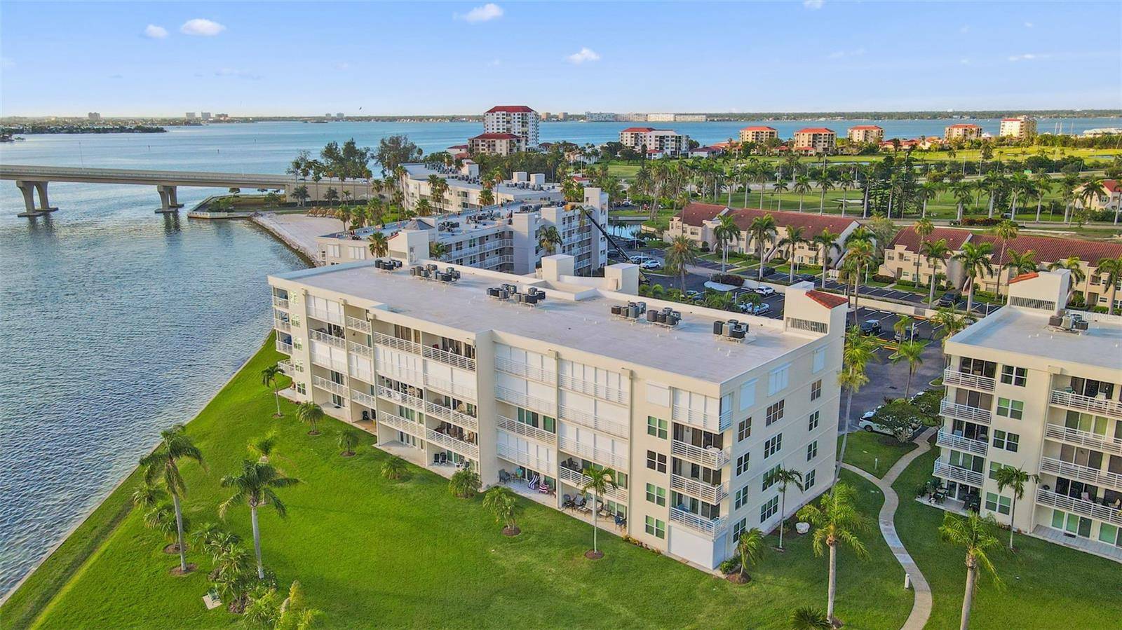 St Petersburg, FL 33715,6001 BAHIA DEL MAR CIR #325