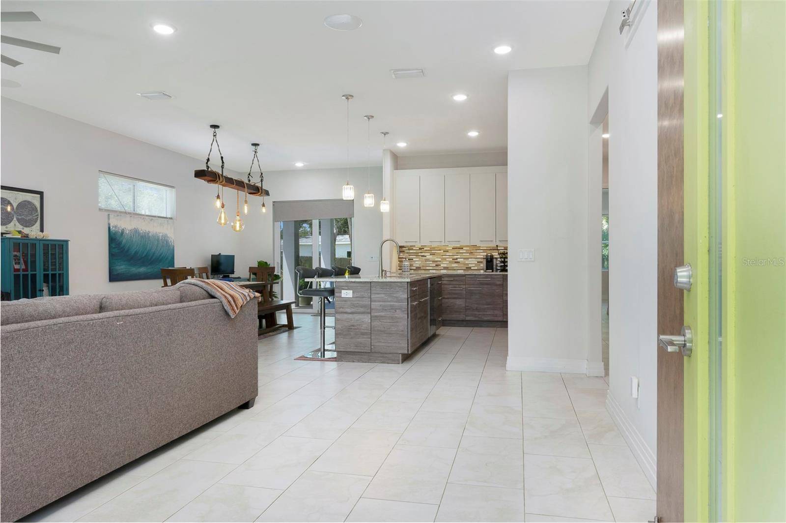 St Petersburg, FL 33705,2637 BAYSIDE DR S