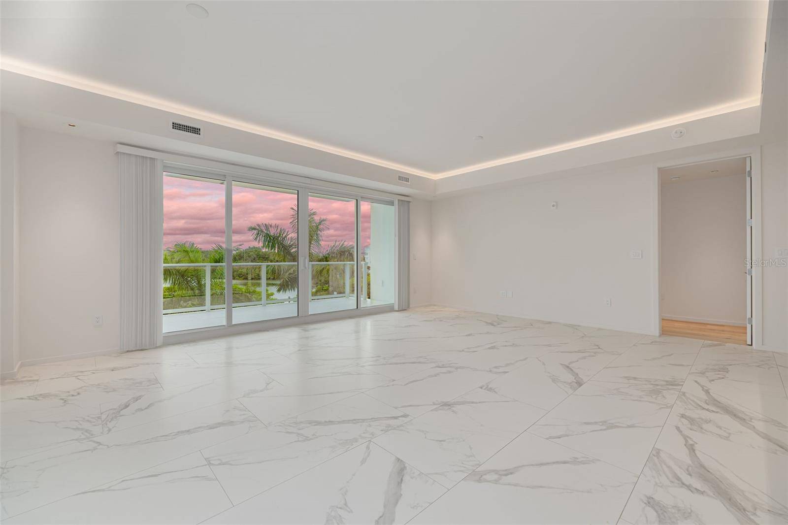 Clearwater, FL 33755,1020 SUNSET POINT RD #213
