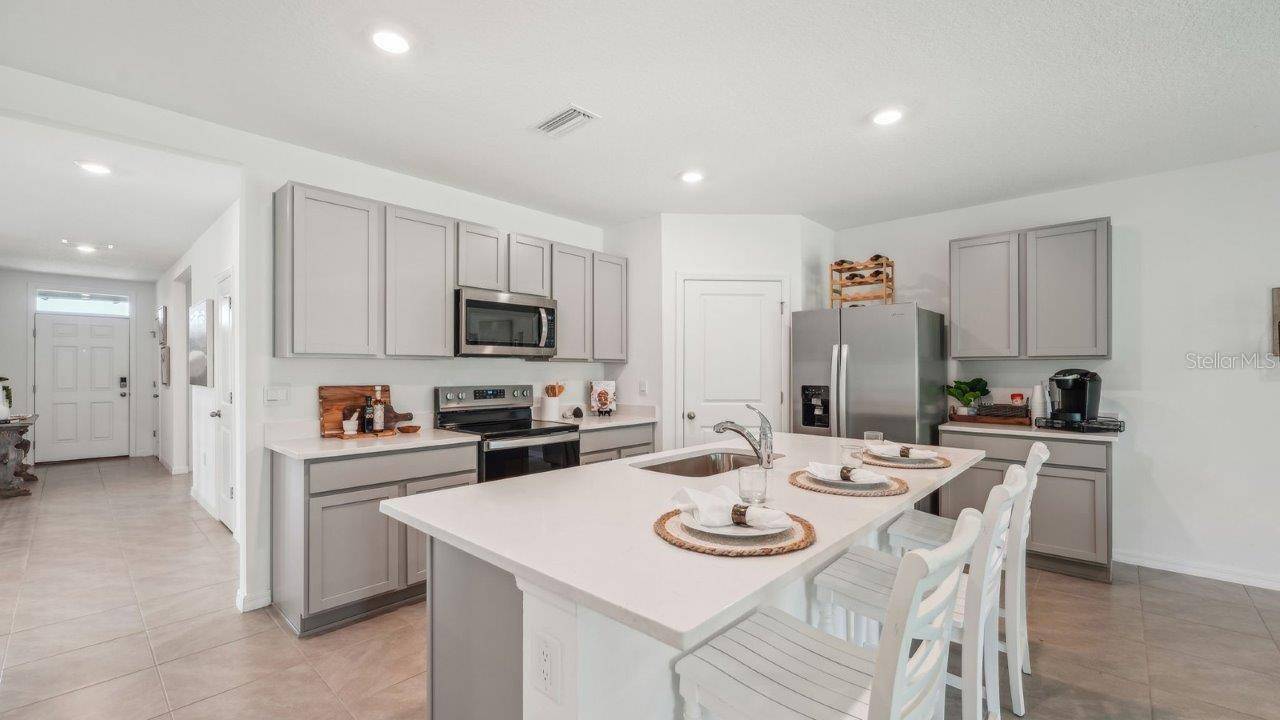 Zephyrhills, FL 33540,7690 WHEAT STONE DR