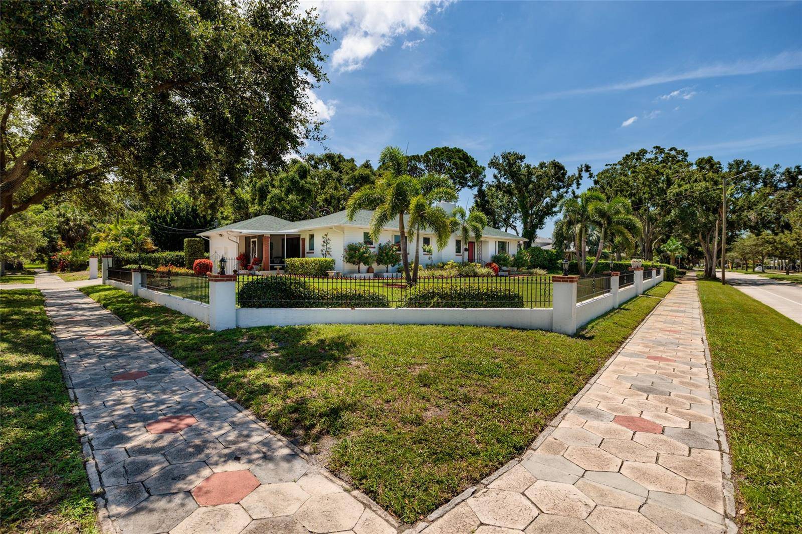 St Petersburg, FL 33707,100 PARK ST S