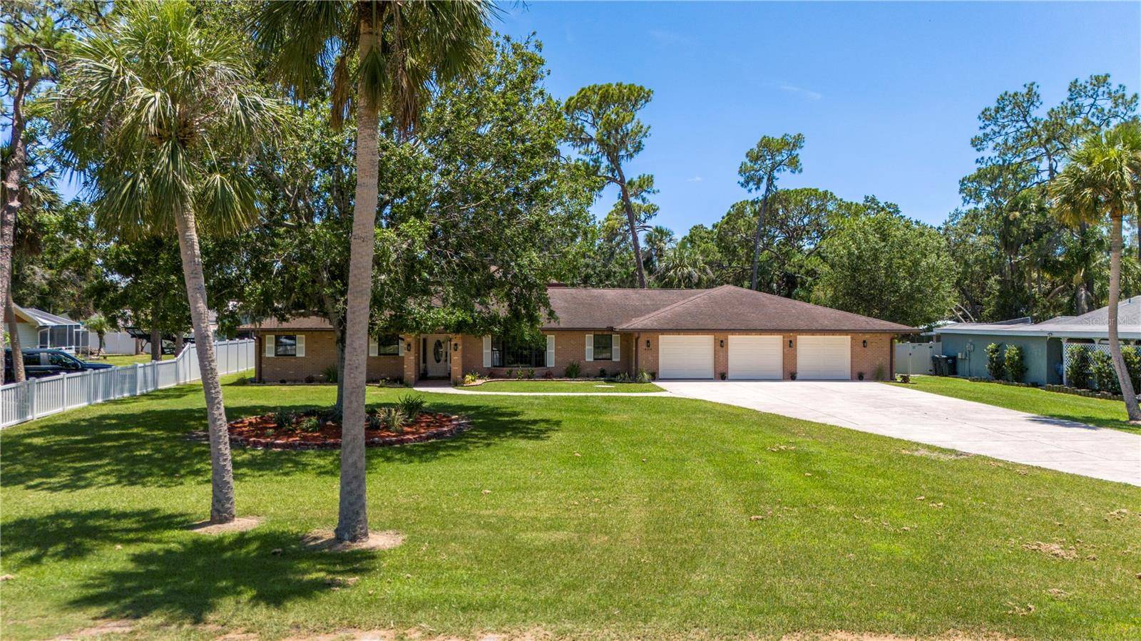 Ruskin, FL 33570,404 DICKMAN DR SW