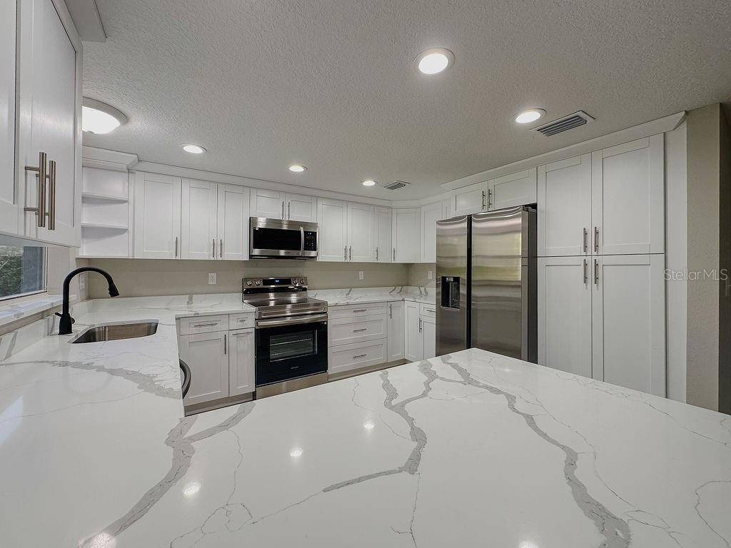 Tarpon Springs, FL 34689,823 RIVERSIDE DR
