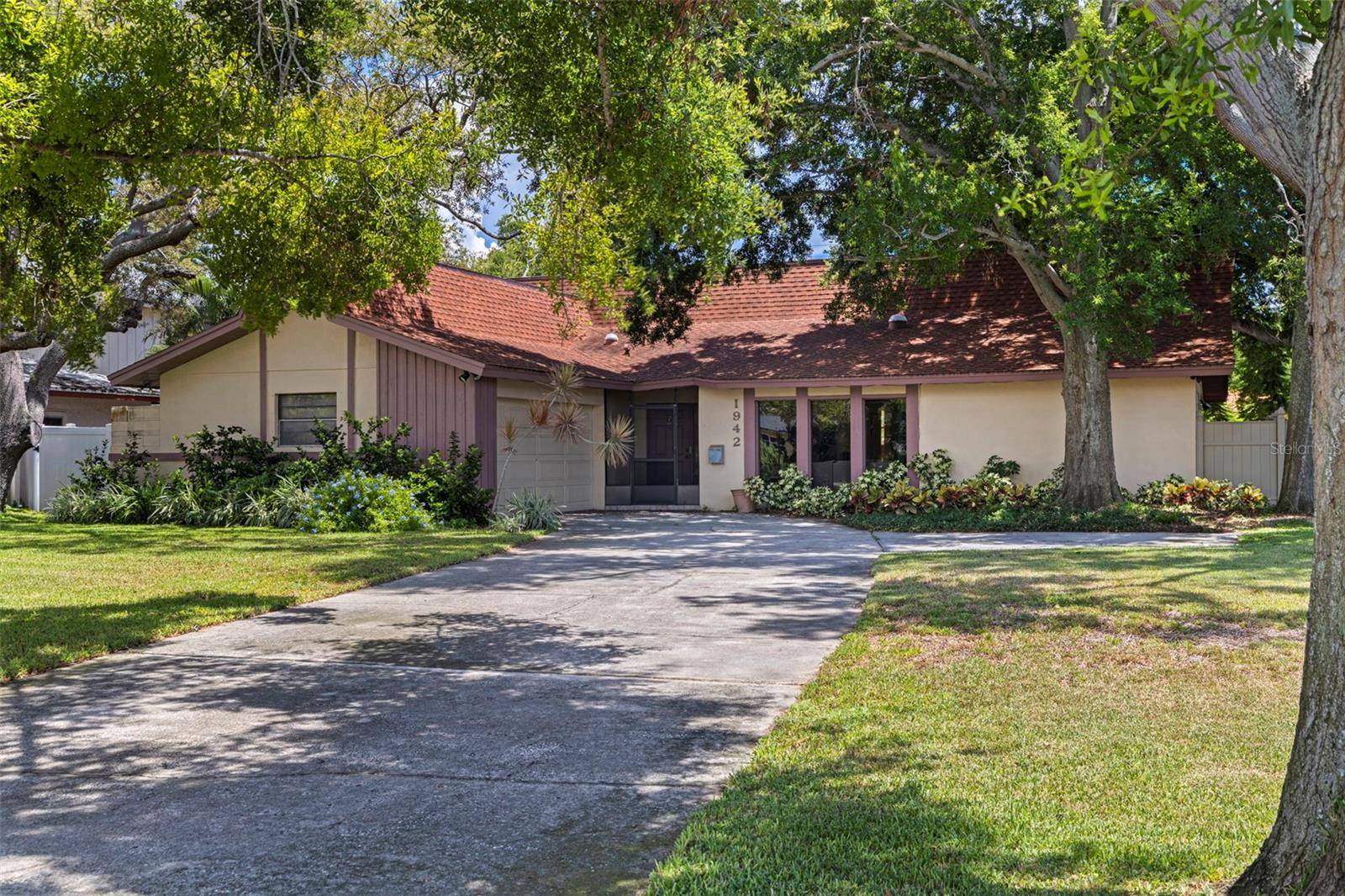 St Petersburg, FL 33712,1942 PINELLAS POINT DR S