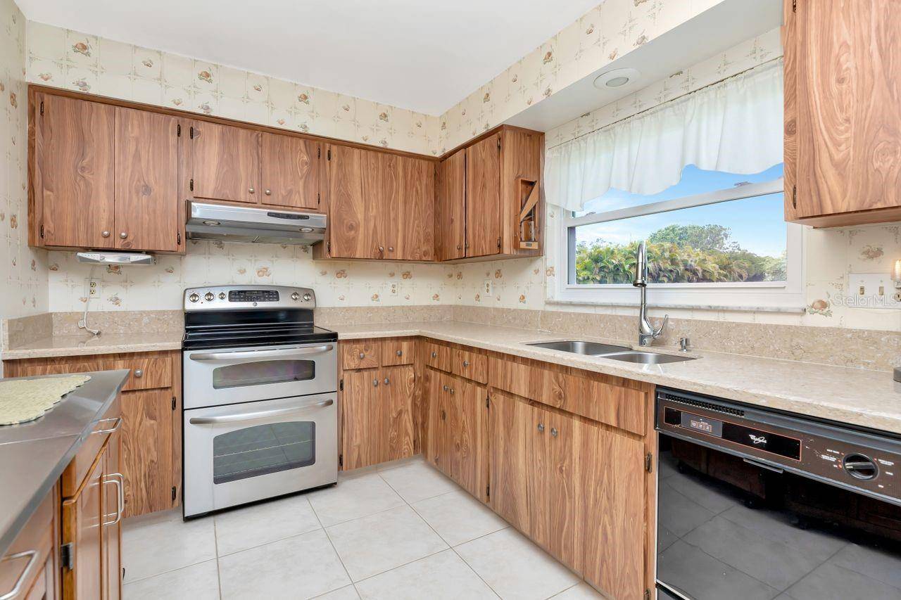 Palm Harbor, FL 34684,1704 CALEDONIA CT