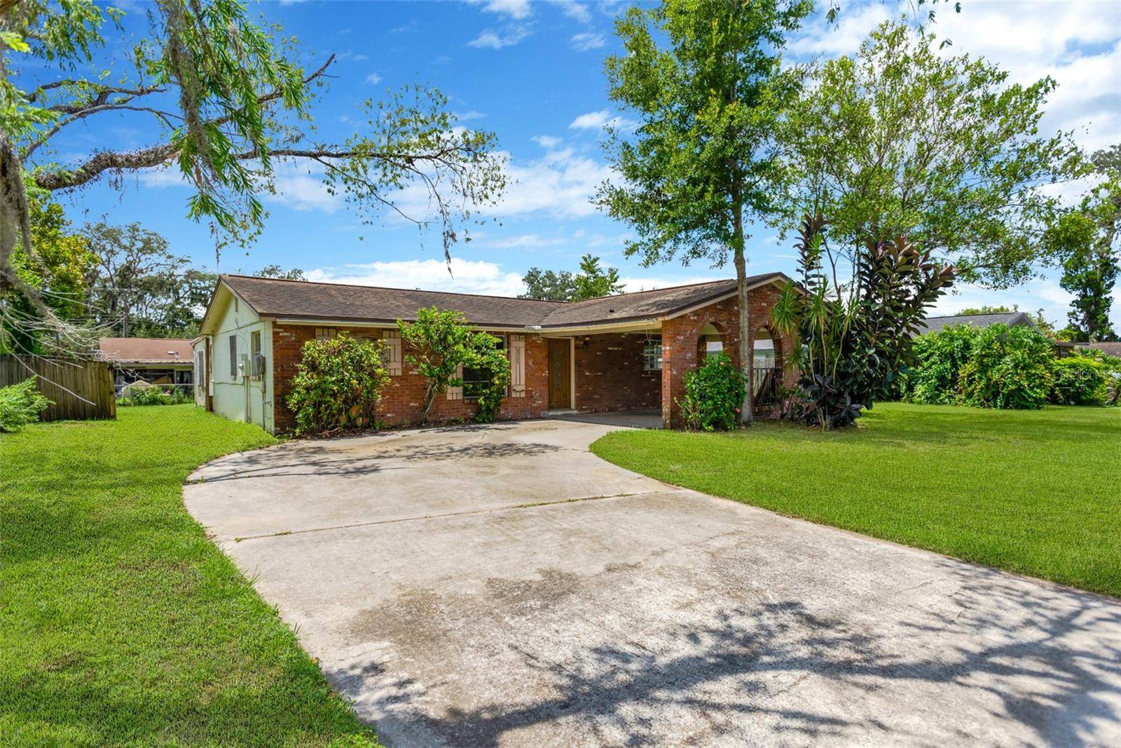 Seffner, FL 33584,804 WALNUT DR