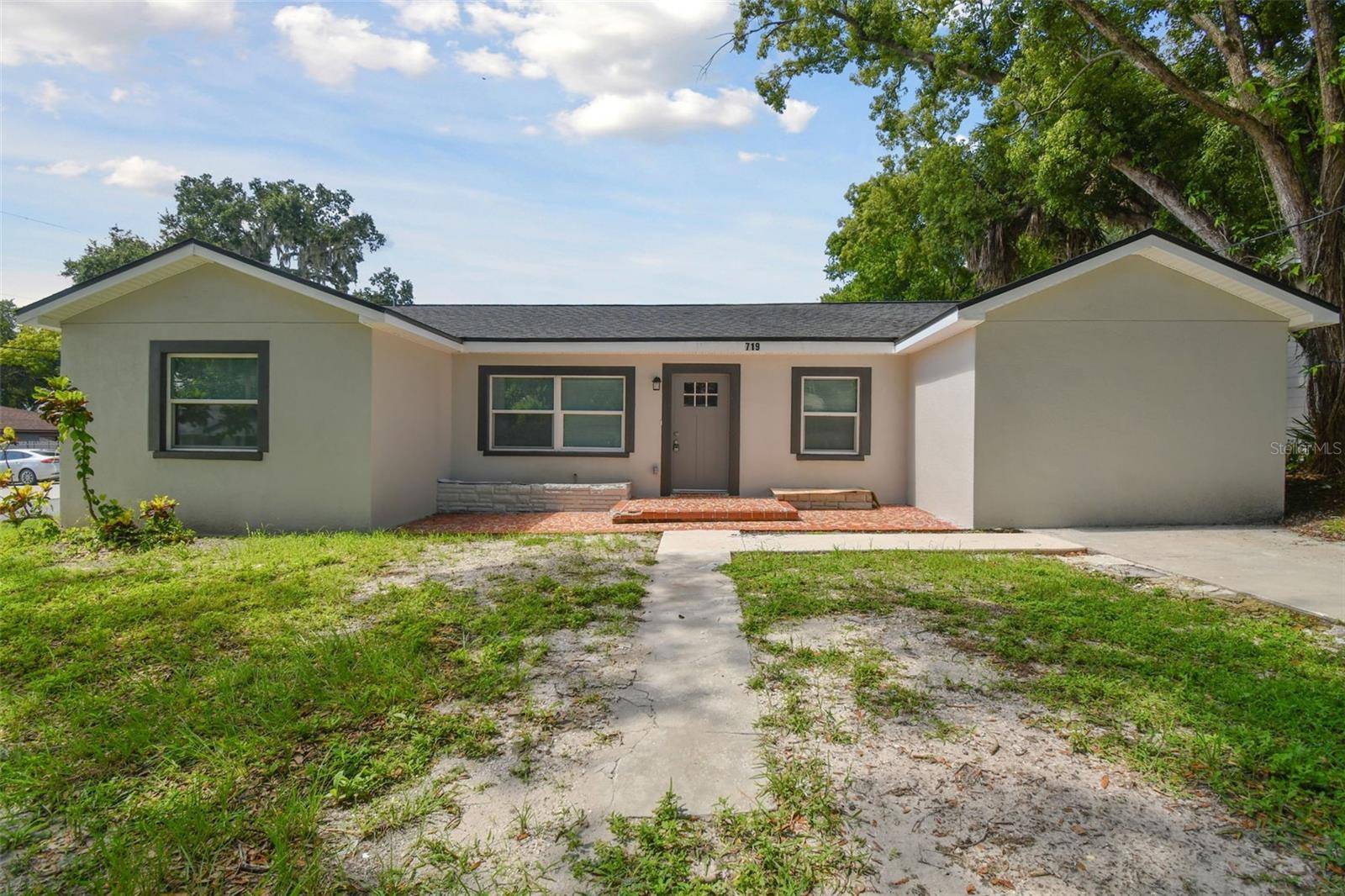 Lakeland, FL 33805,719 BON AIR ST