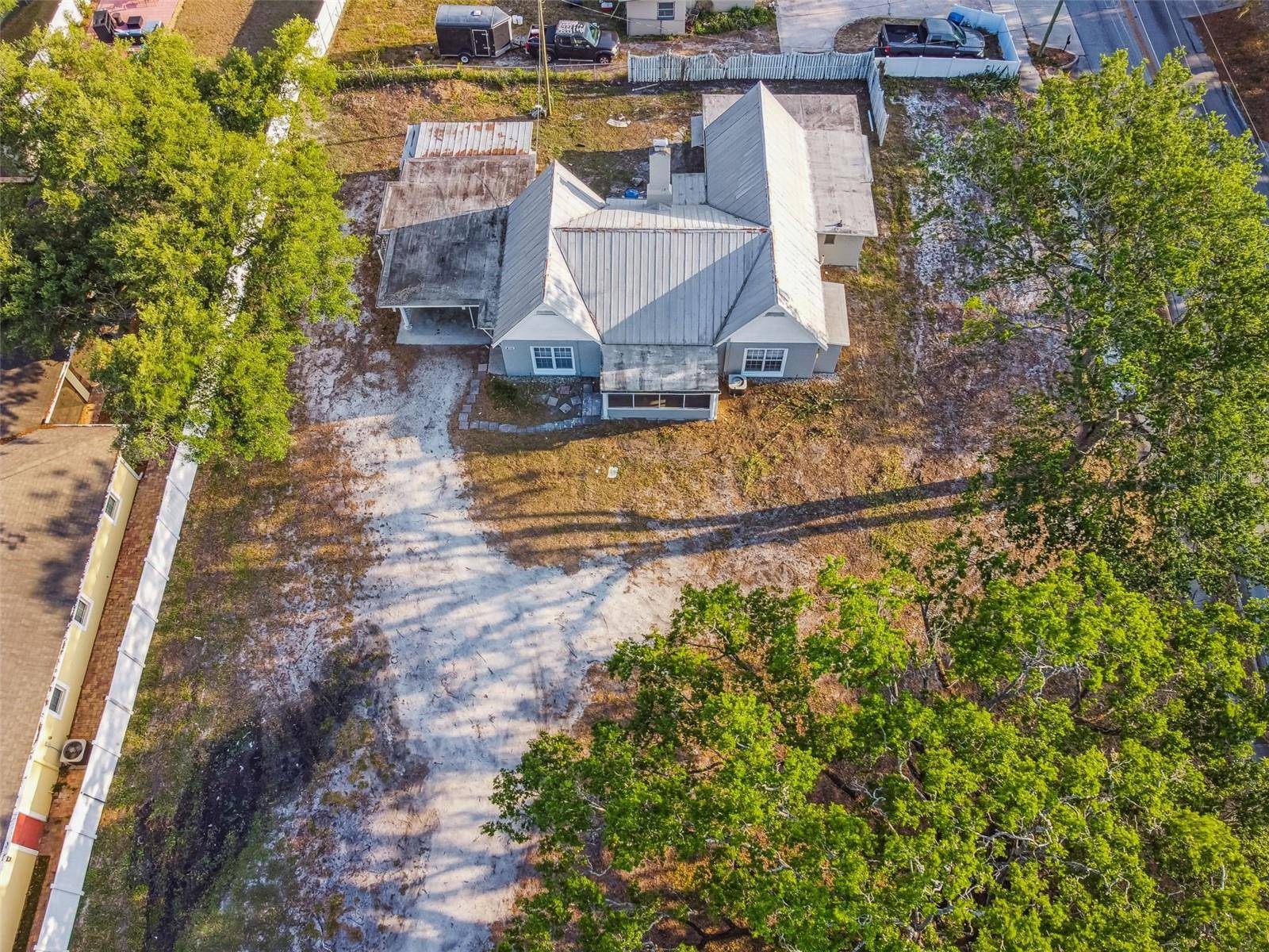 Tampa, FL 33612,816 W COUNTRY CLUB DR